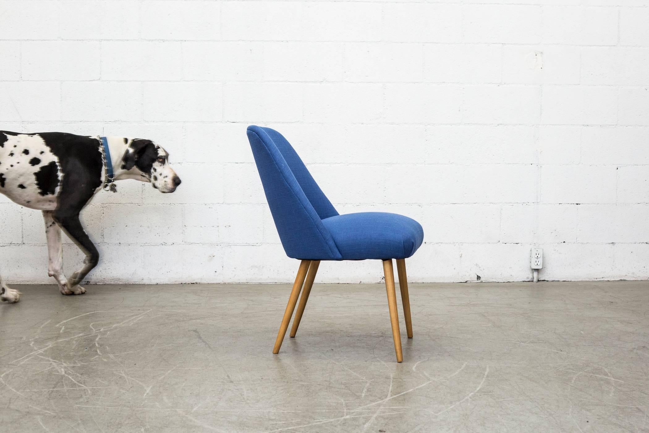 Sillas de Cóctel Multicolor Estilo Saarinen de Mediados de Siglo Tela en venta