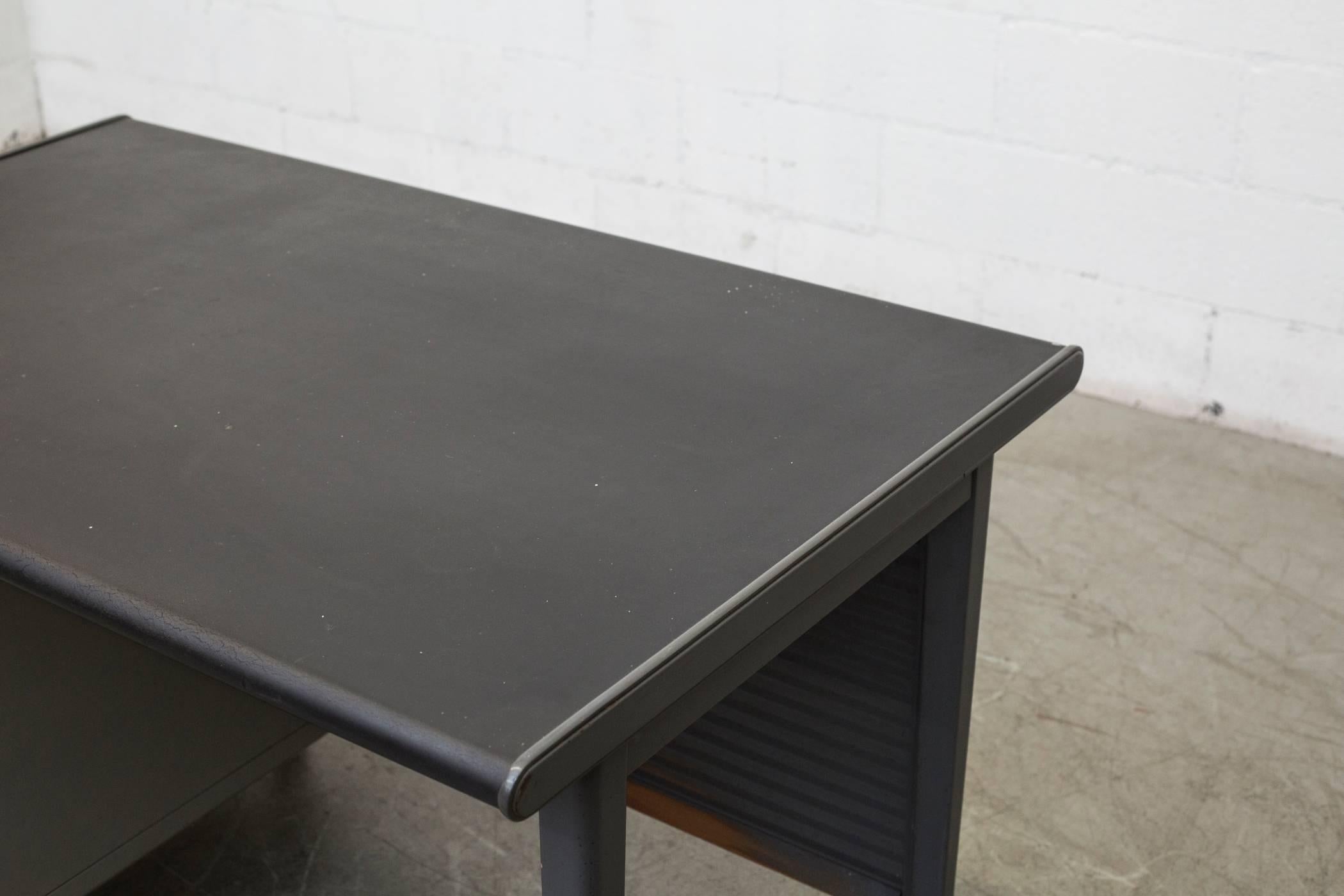 Gispen Industrial Desk with Privacy Screen 1