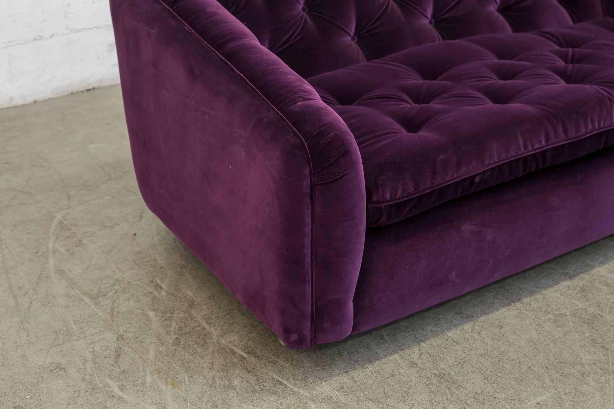 Artifort C610 Purple Velvet Tufted Rolling Sofa  by Geoffrey Harcourt In Good Condition In Los Angeles, CA