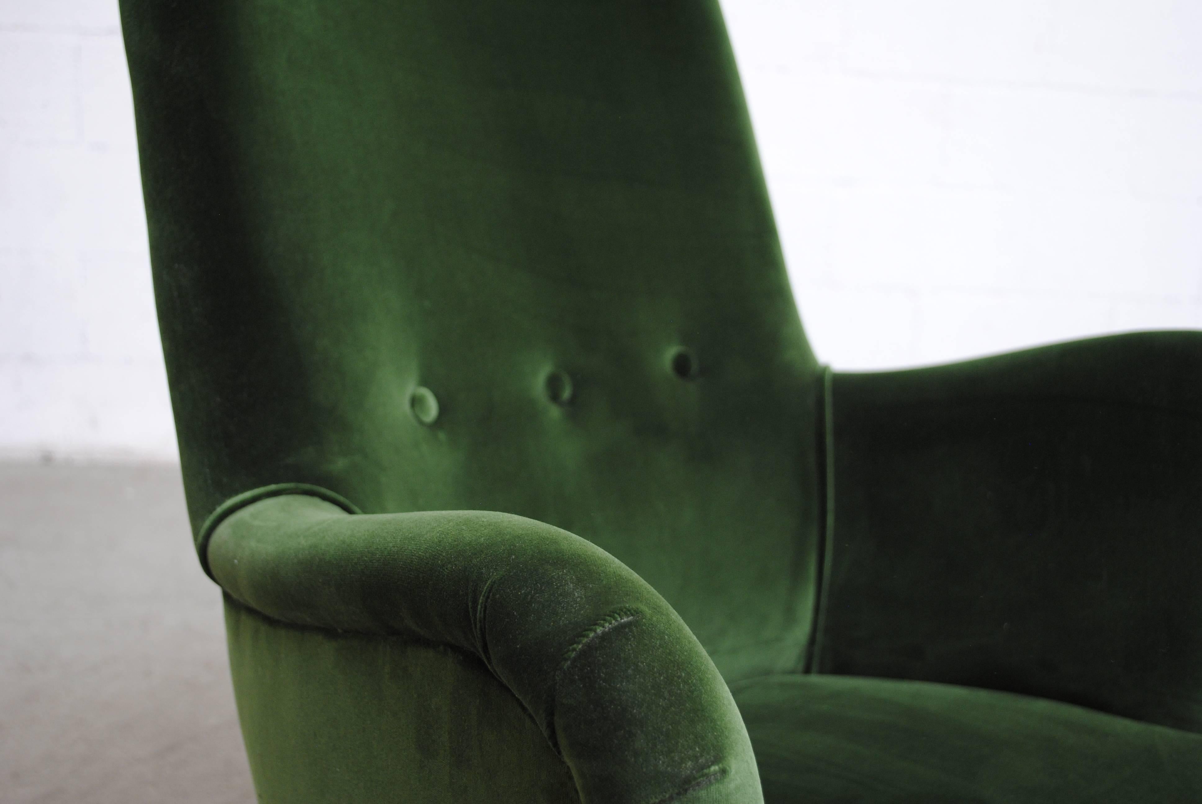 Emerald Green Velvet Theo Ruth Lounge Chair by Artifort In Good Condition In Los Angeles, CA