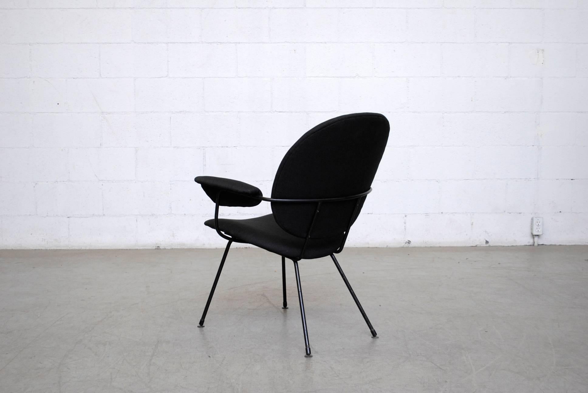 Enameled Kembo 302 Wire Lounge Chair