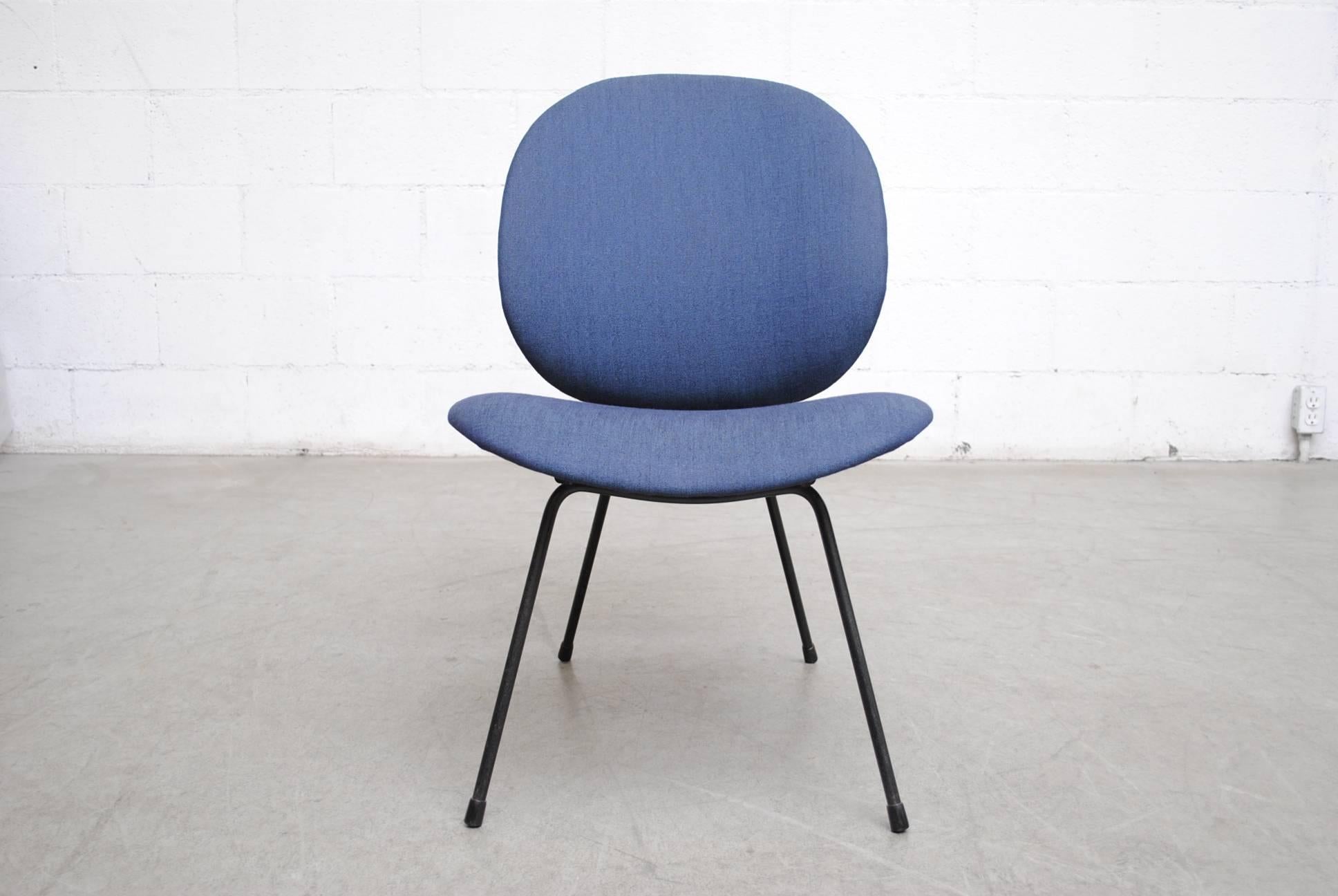 Armless version if this gorgeous simple Kembo lounge chair with black enameled metal wire frame and newly upholstered indigo blue fabric. Good original condition.