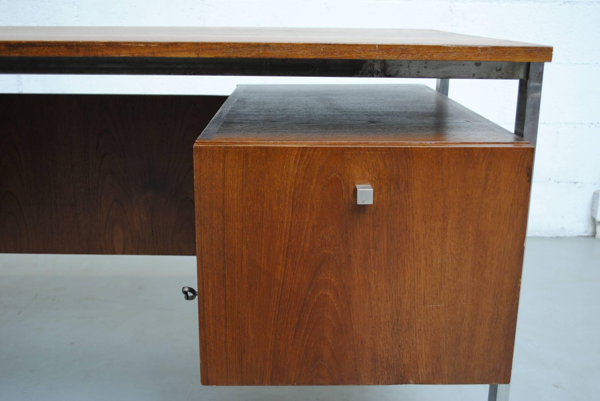 Alfred Hendrickx Style Teak Writing Desk In Good Condition In Los Angeles, CA