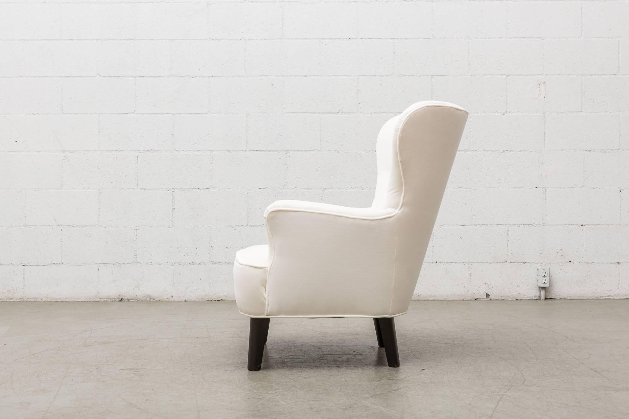Dutch Gorgeous Pair of White Velvet Theo Ruth Lounge Chairs by Artifort