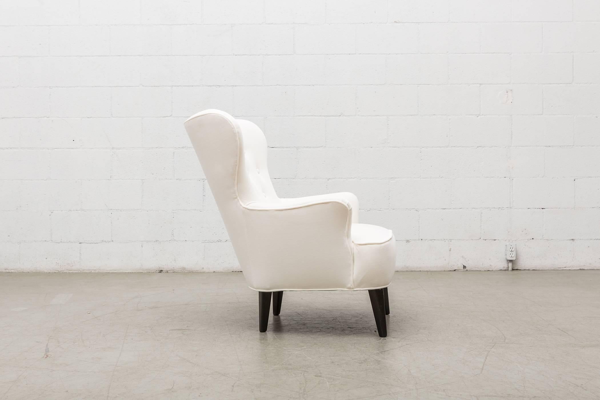 Gorgeous Pair of White Velvet Theo Ruth Lounge Chairs by Artifort 1