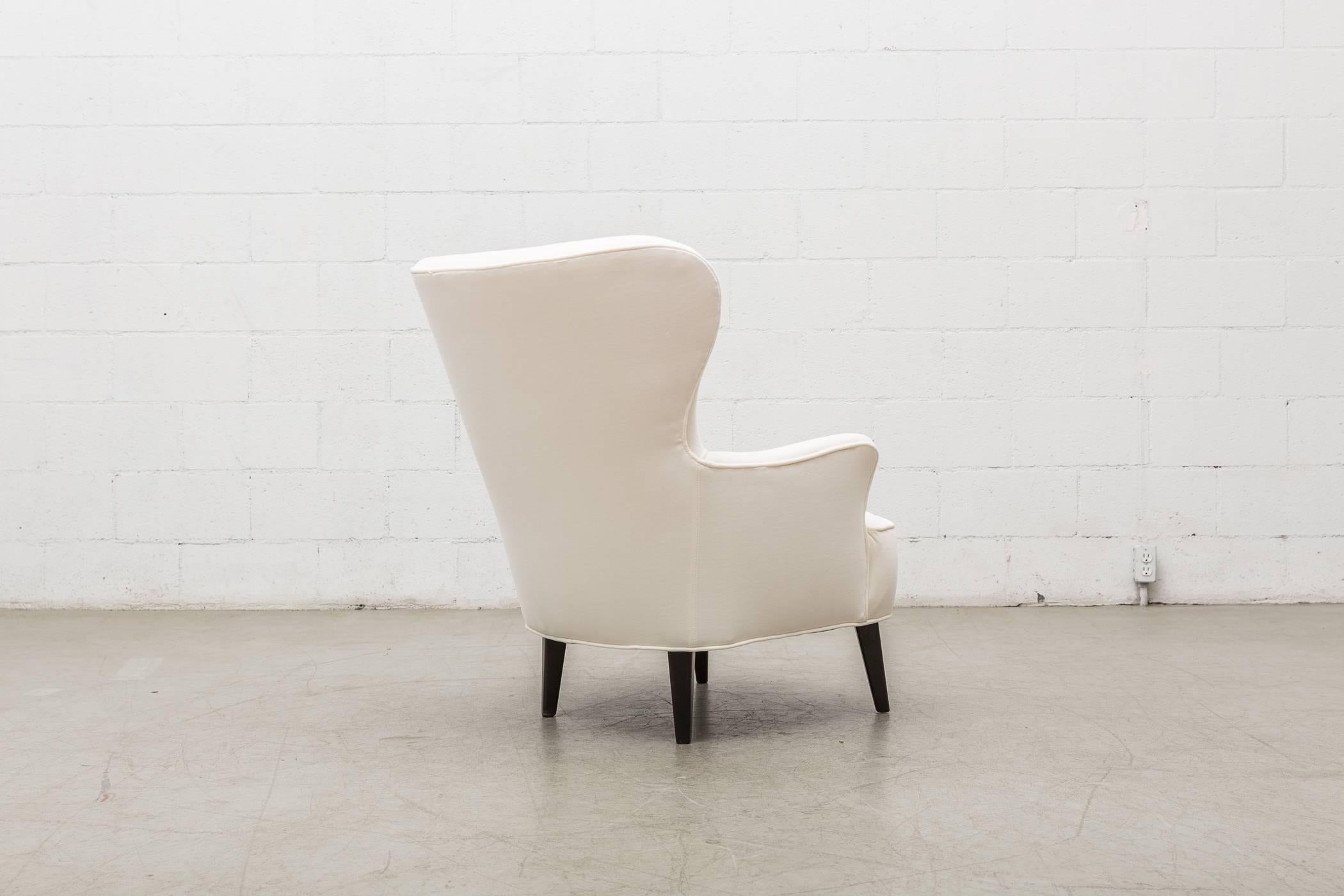 Gorgeous Pair of White Velvet Theo Ruth Lounge Chairs by Artifort 2