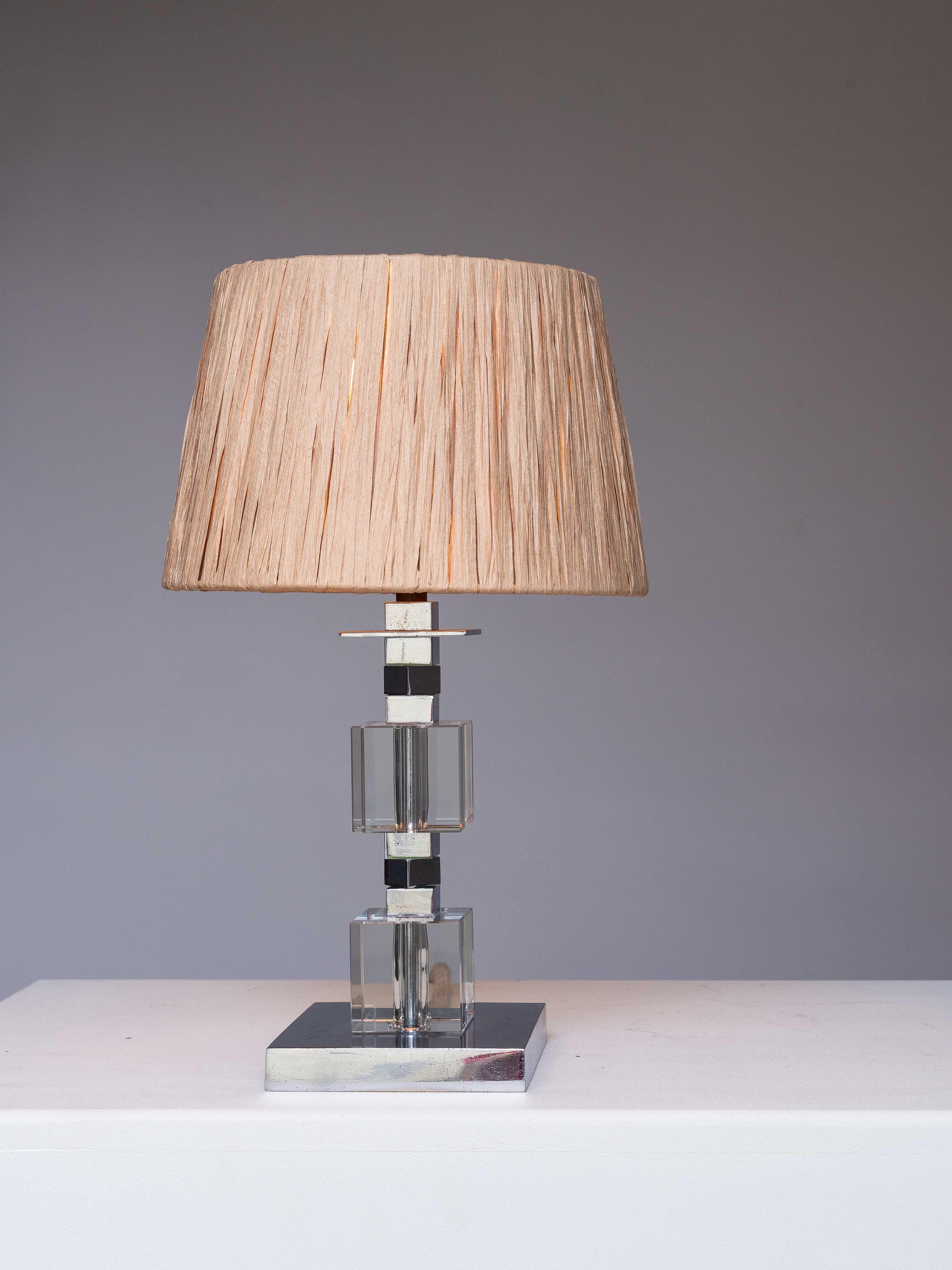 Art Deco Table Lamp - Chrome, Plexiglas and Raffia - Jacques Adnet Style 1940s In Good Condition For Sale In ROUEN, Normandie