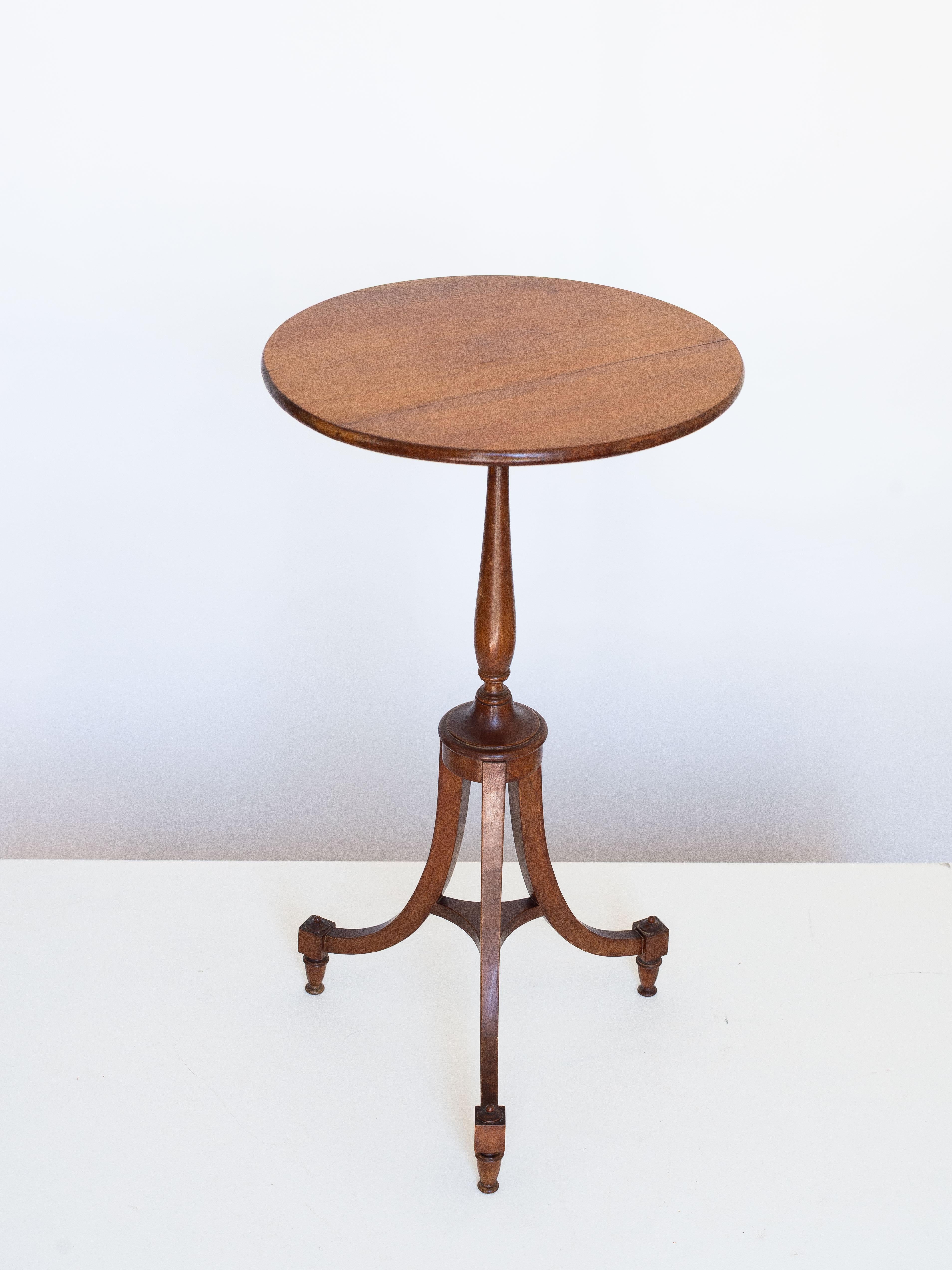 Federal 19th Century Mahogany Tripod Pedestal - Gueridon - Side Table For Sale