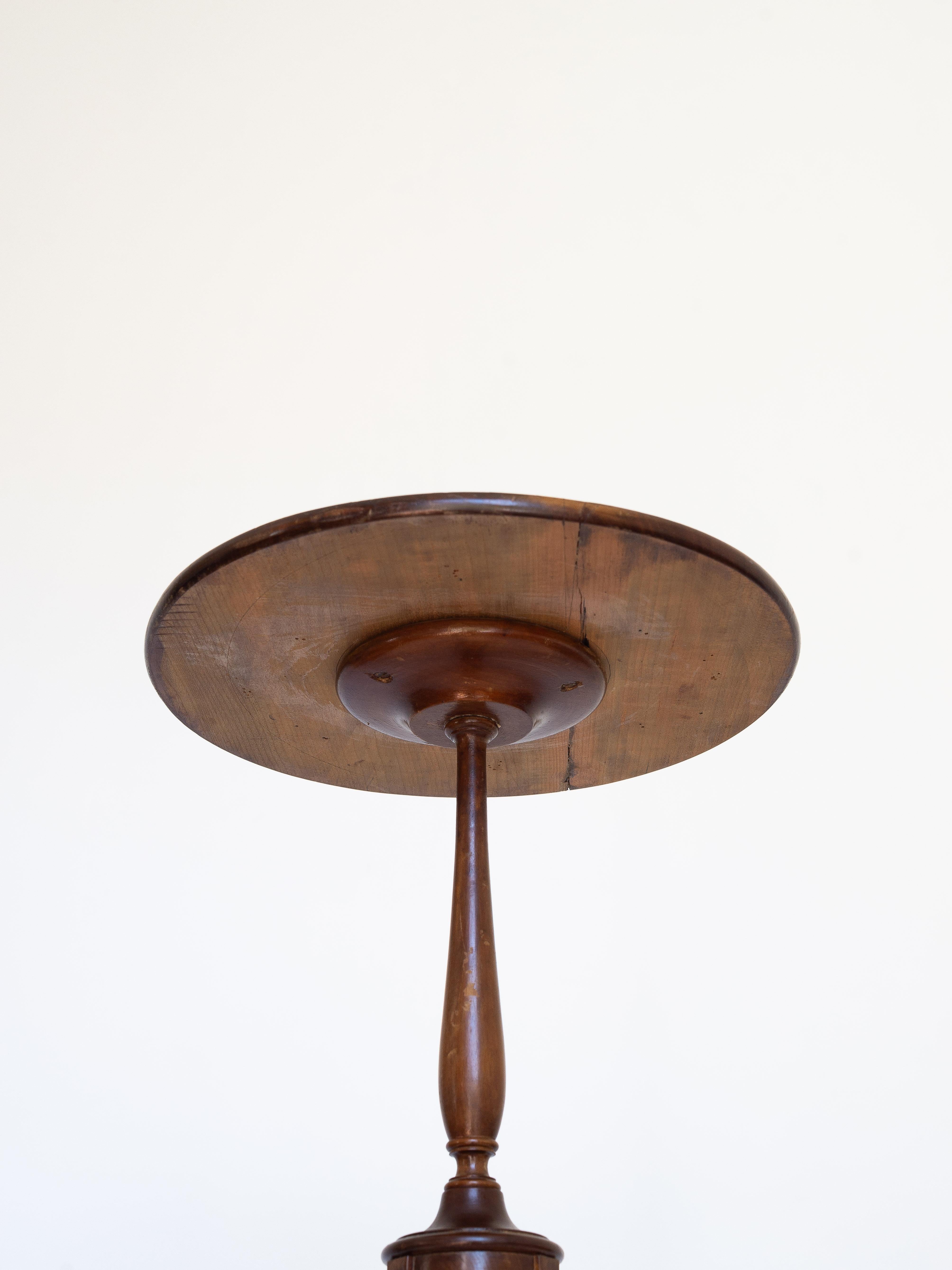 Carved 19th Century Mahogany Tripod Pedestal - Gueridon - Side Table For Sale