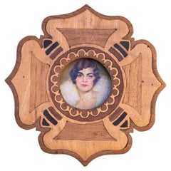 Cornice in legno con intarsio in stile folk, a forma di trifoglio - Datata 1928