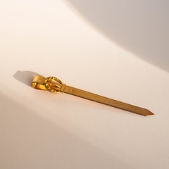Abridor de cartas de latón con motivo ecuestre de Christian Dior (firmado) - Francia, década de los 70