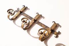 Garderobe im brutalistischen Stil aus Schmiedeeisen, vergoldet und gehämmert, von Ferro Art – 1950er Jahre