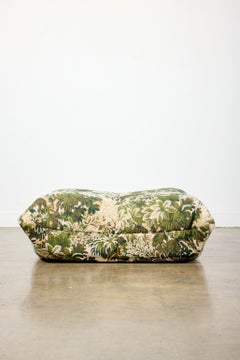 Ligne Roset – Neu gepolsterte Ottomane „Green Floral TOGO“ von Michel Ducaroy