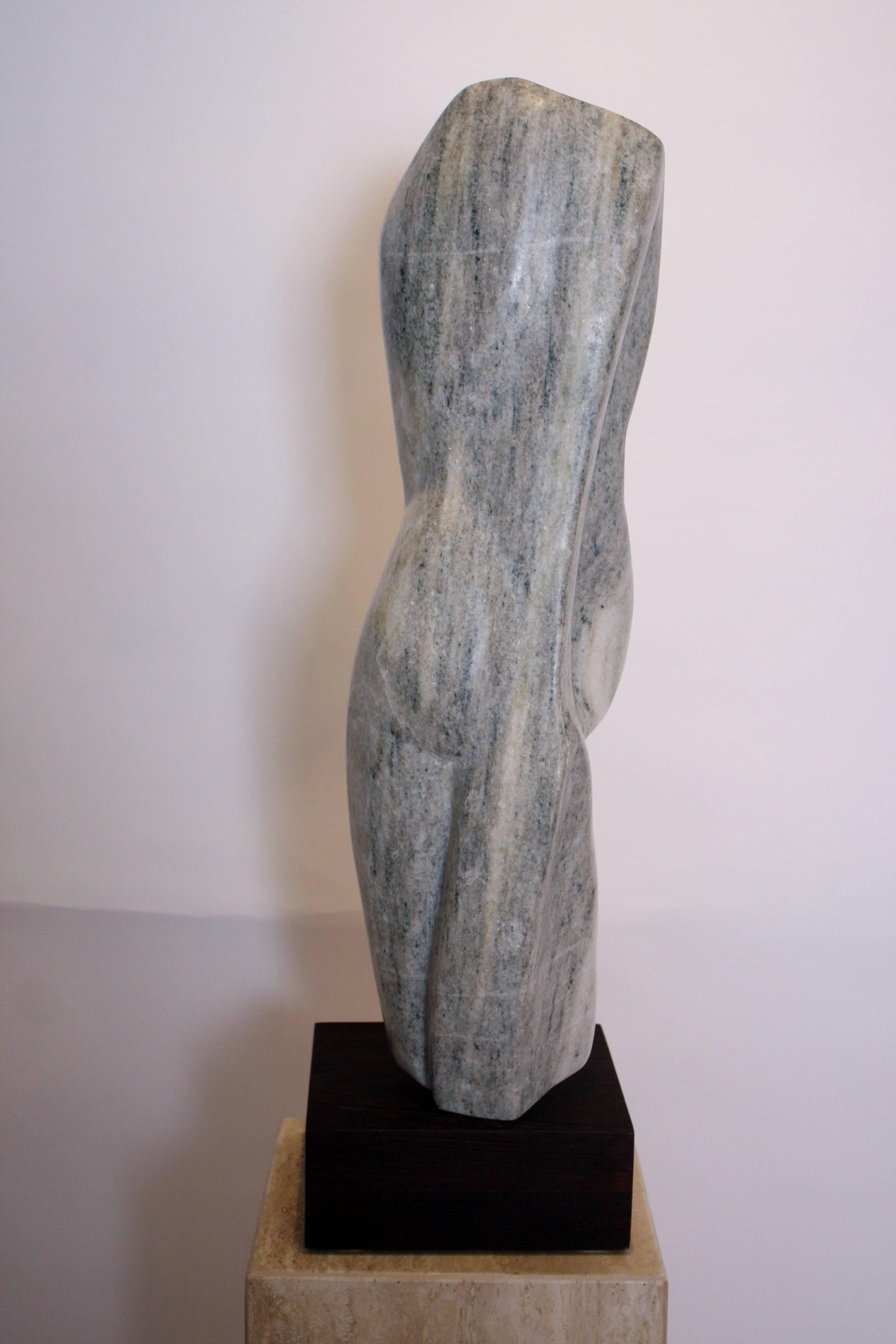 Mid-Century Modern Grande sculpture de torse cubiste en marbre « Vénus », signée en vente