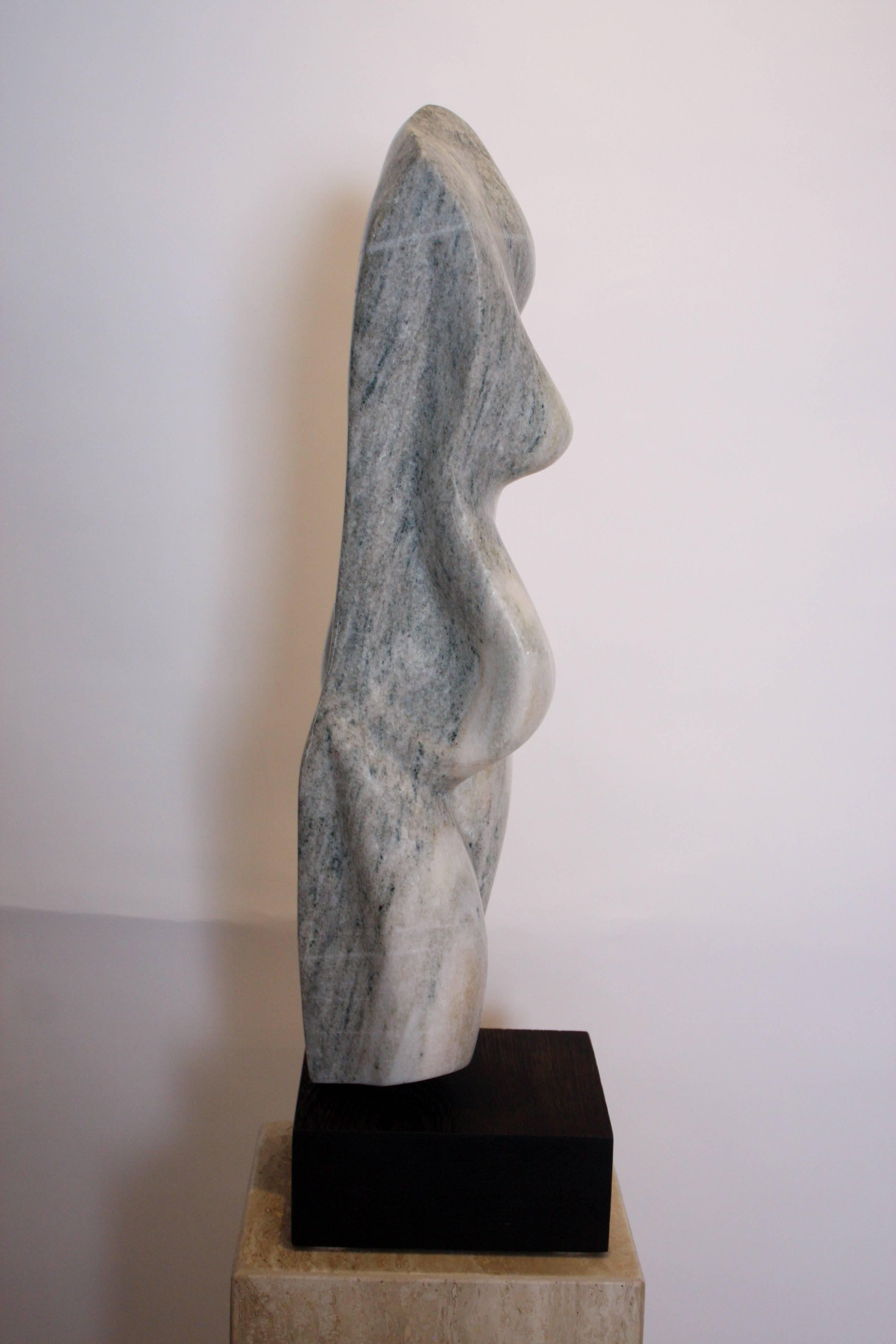 Sculpté Grande sculpture de torse cubiste en marbre « Vénus », signée en vente