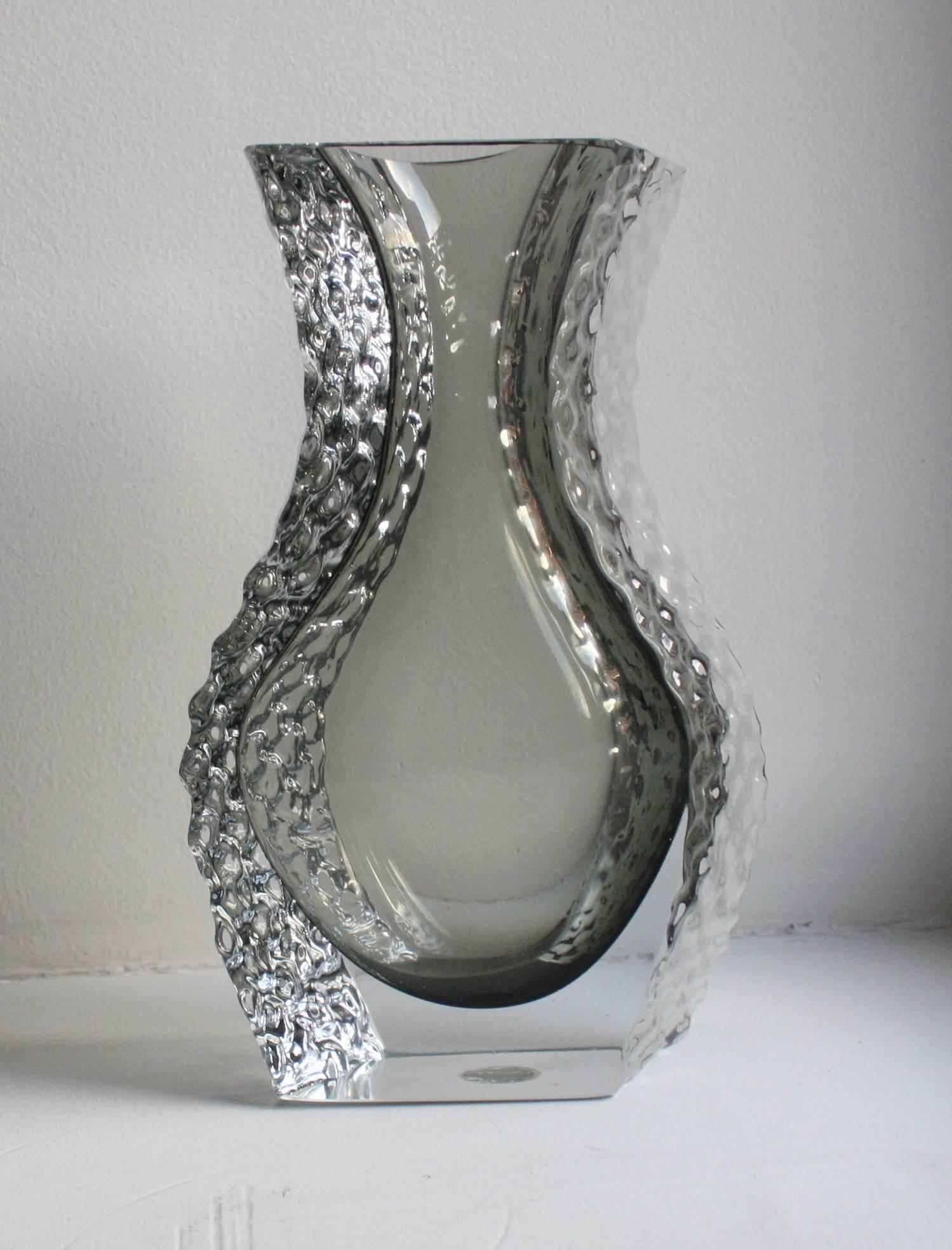 Mandruzzato Murano Art Glass Vase by Cavagnis In Excellent Condition For Sale In Chicago, IL