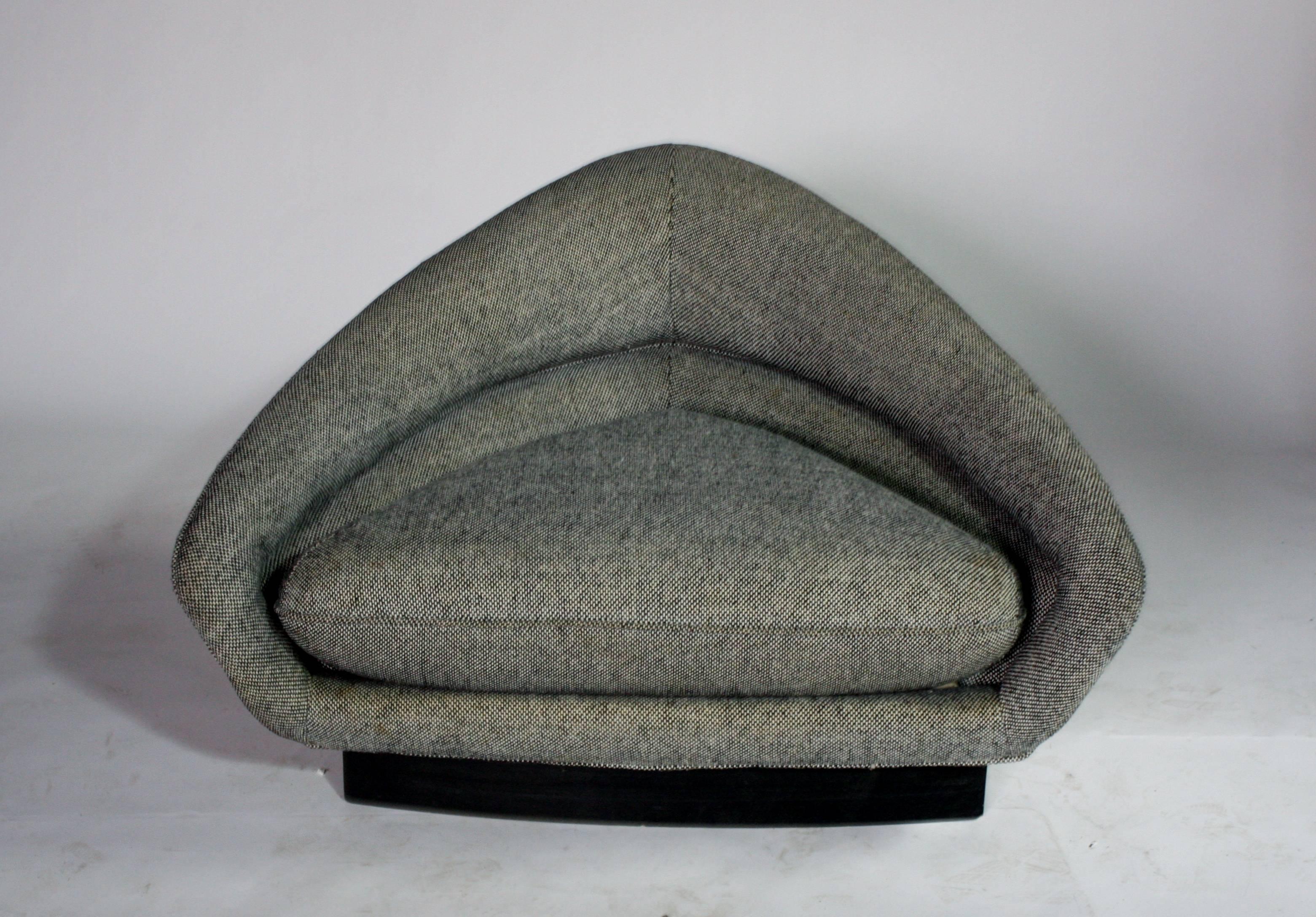 triangle lounge chair