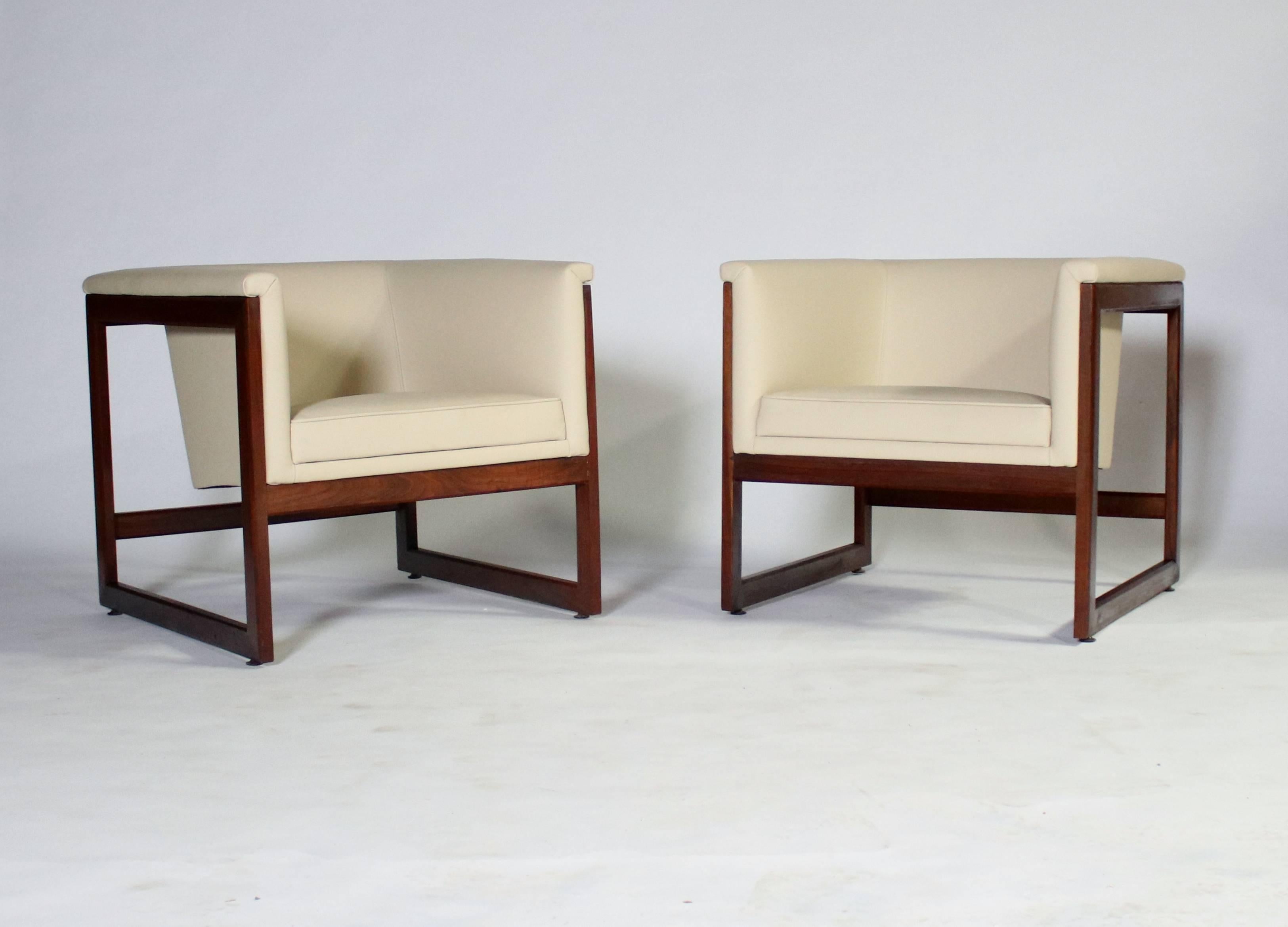 Milo Baughman Floating Cube Club Chairs In Excellent Condition In Chicago, IL