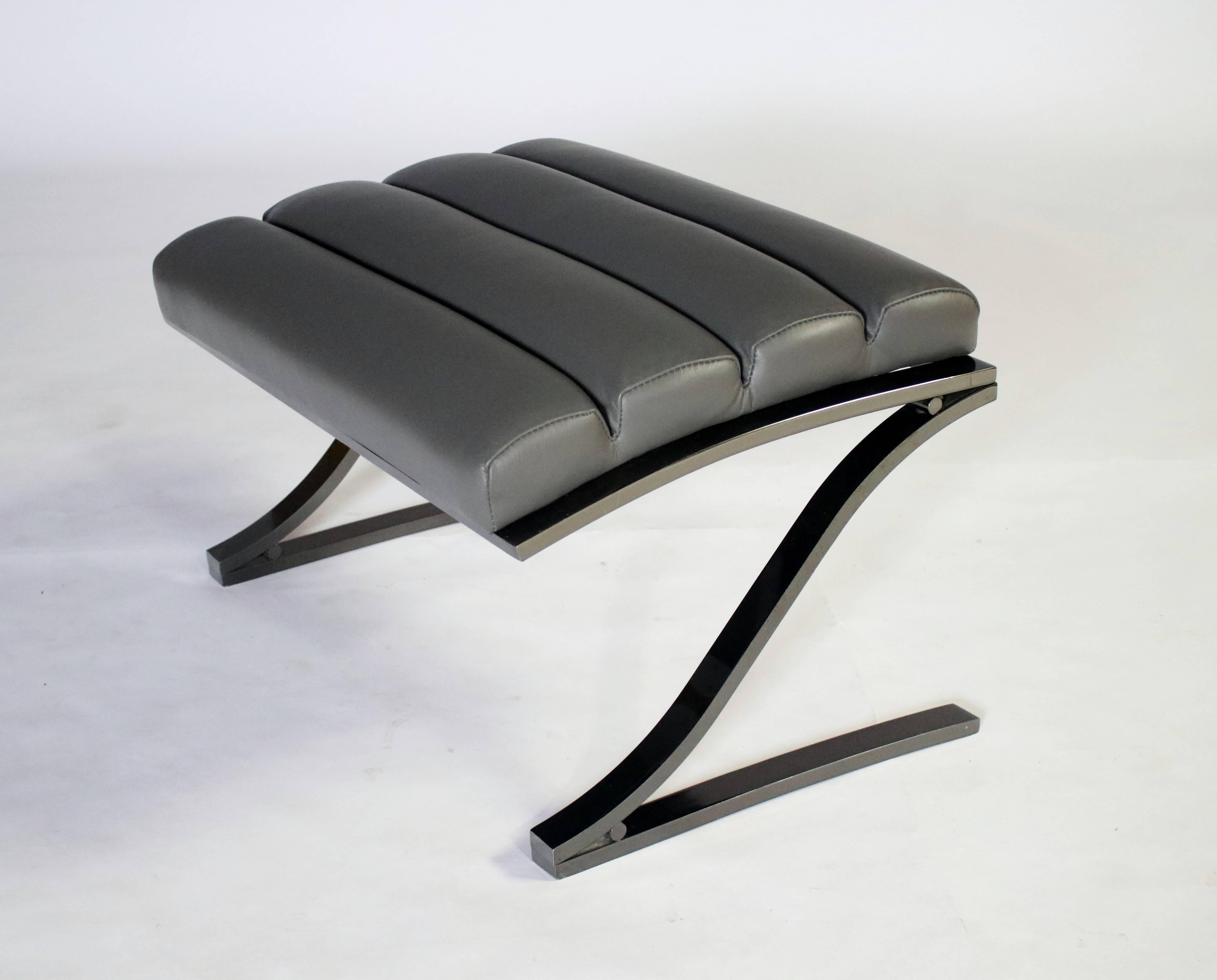 Design Institute of America Cantilevered Lounge Chair and Ottoman In Excellent Condition In Chicago, IL