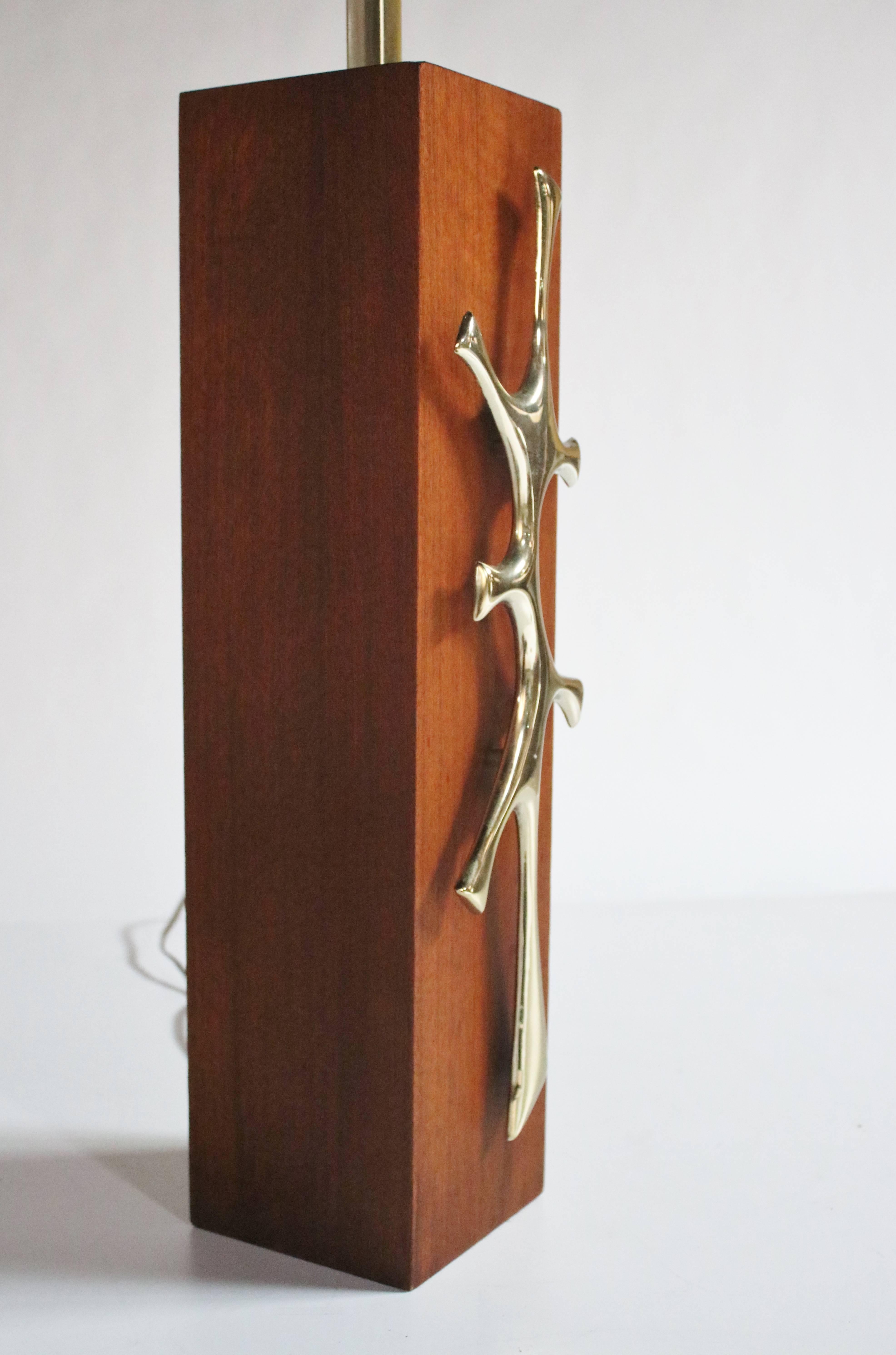 Mid-Century Modern Mid-Century Walnut and Sculptural Brass Table Lamp For Sale