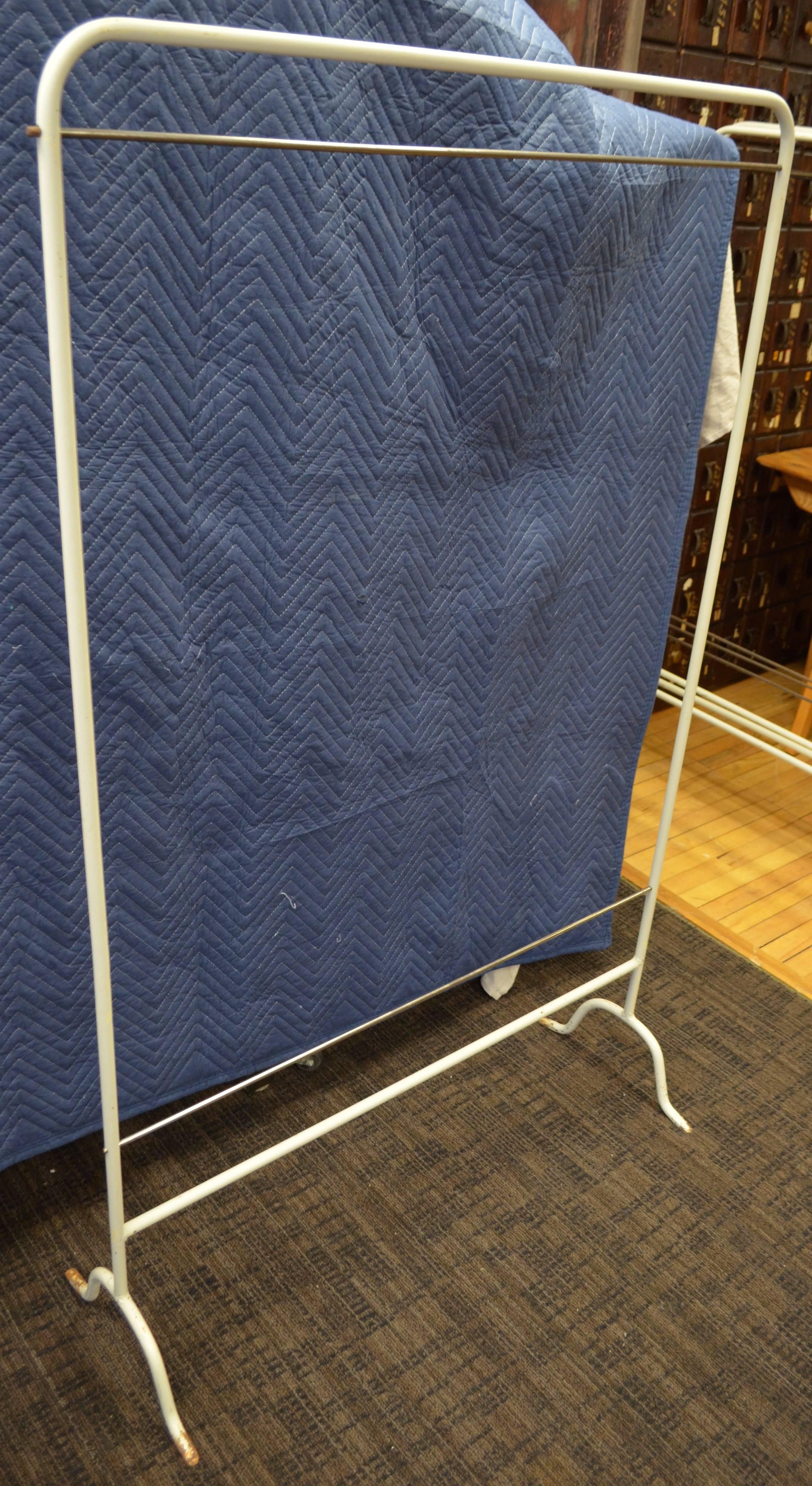 Room Divider Screen Skeleton Clothing Rack, Ideal for Apartment Living