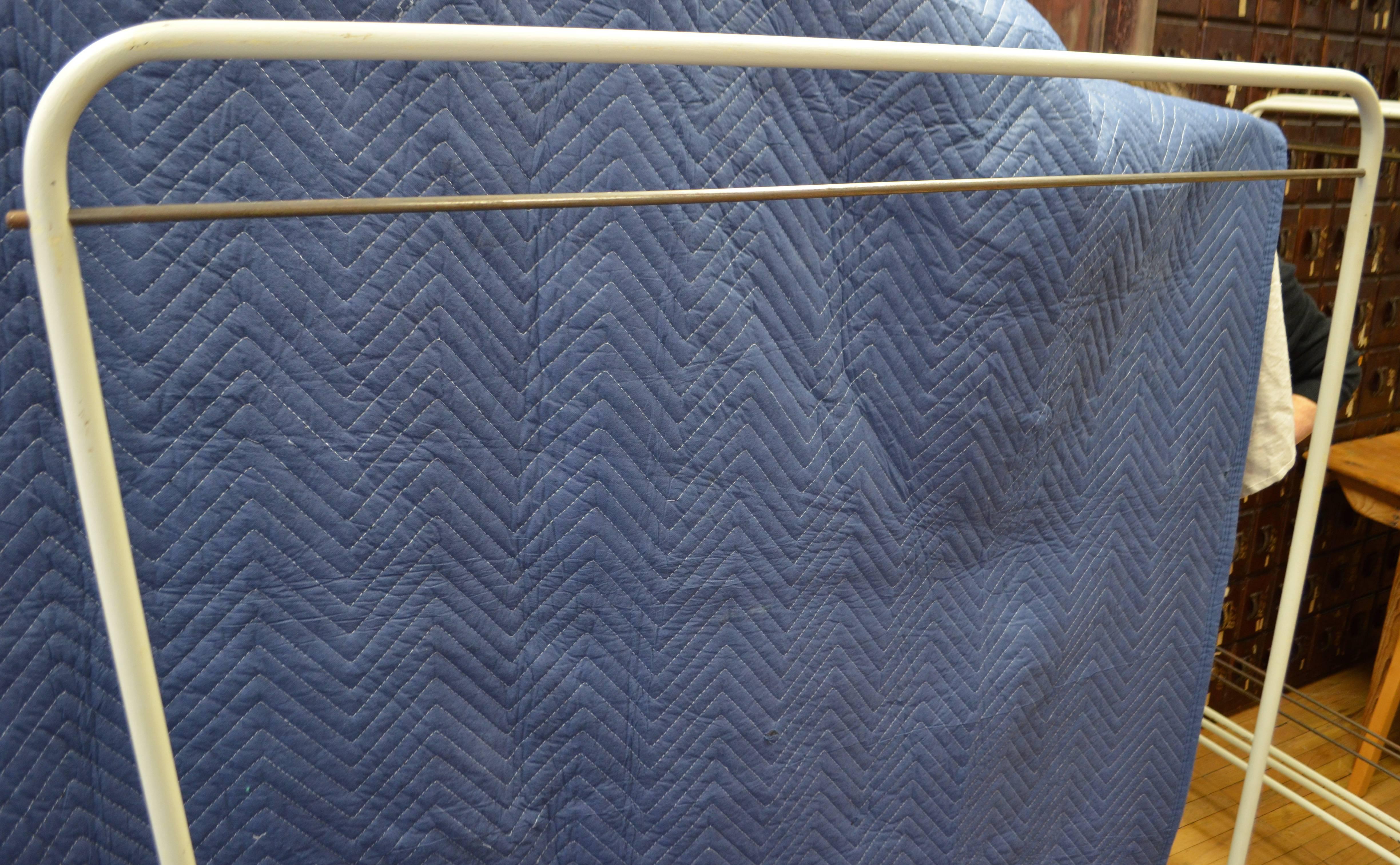 Room Divider Screen Skeleton Clothing Rack, Ideal for Apartment Living