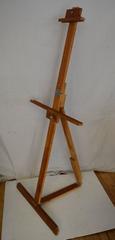 Easel of Oak, Clean and Streamlined