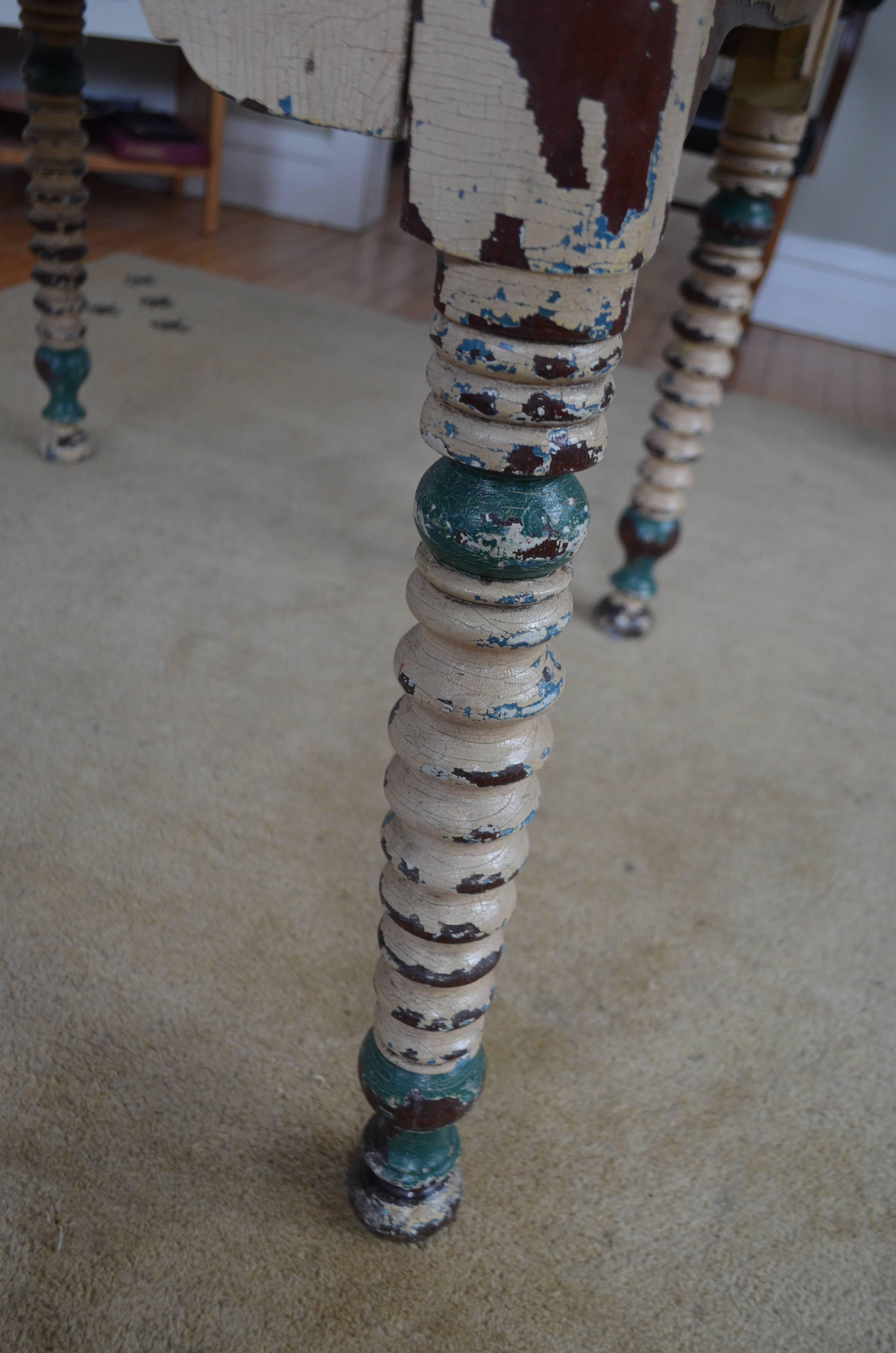 Round Farm Table Primitive Antique with Original Paint In Excellent Condition In Madison, WI