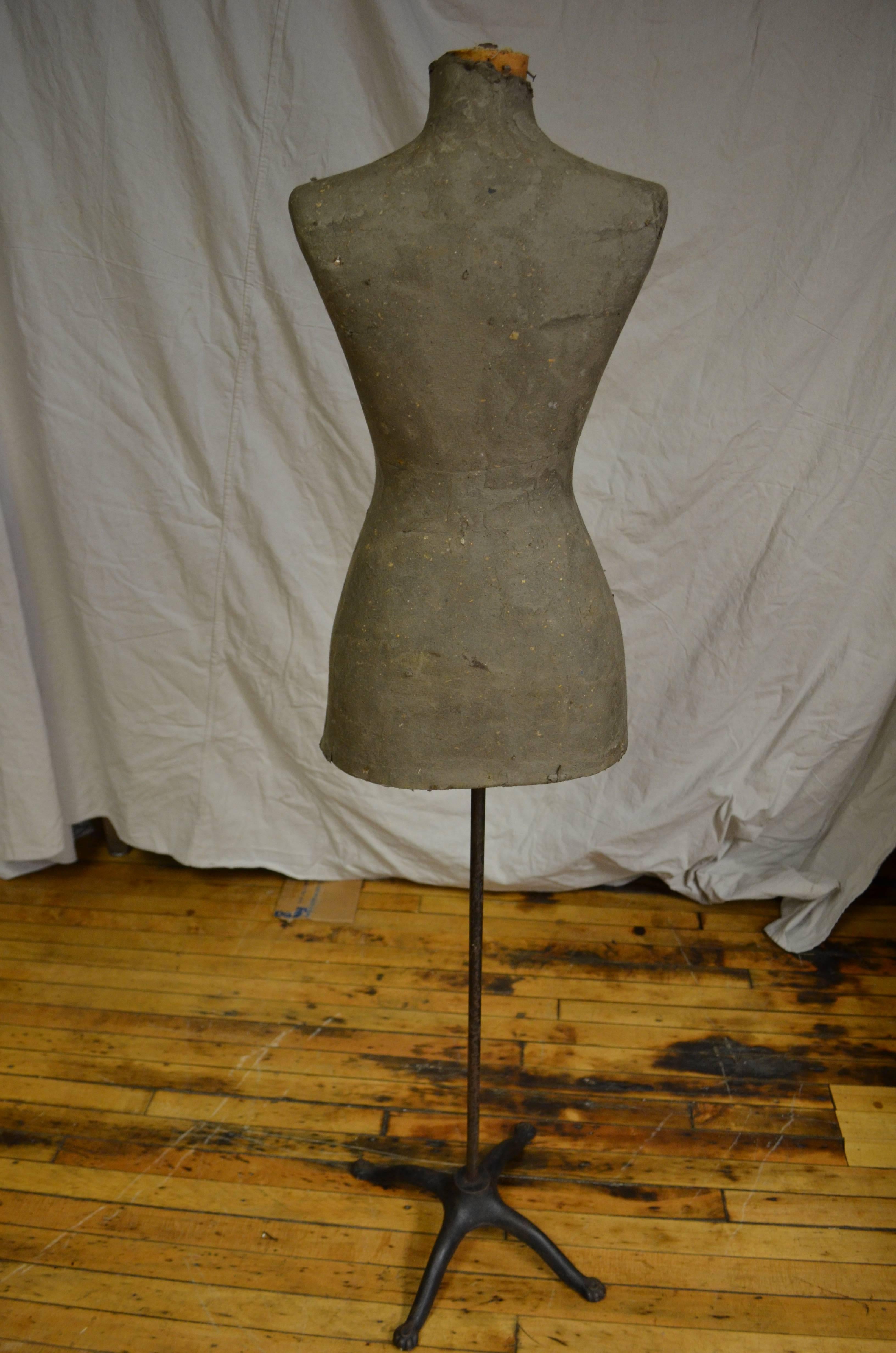 Dress Form on Adjustable Stand In Excellent Condition In Madison, WI