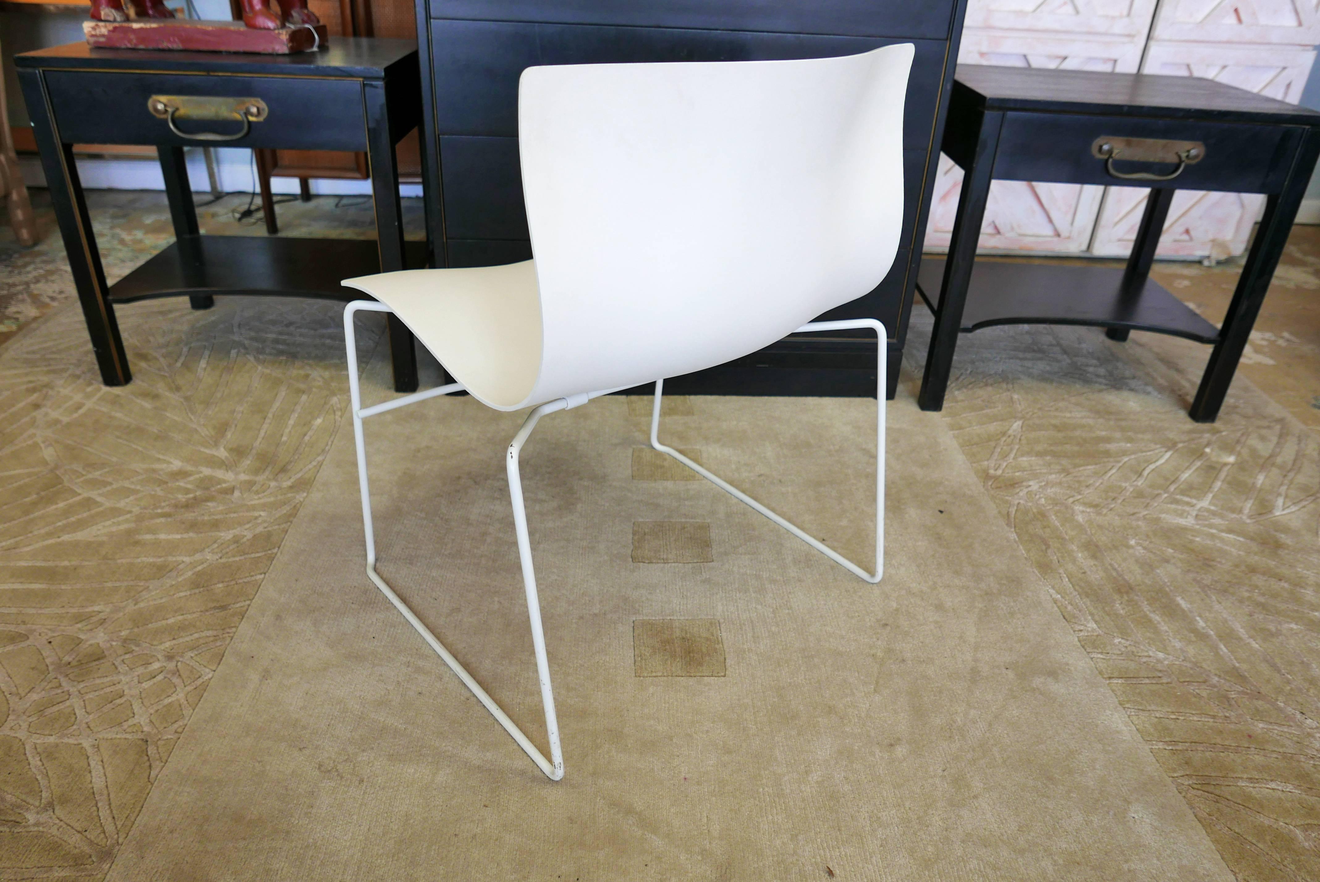 Knoll Mid-Century Chairs in White, Pair In Excellent Condition In Madison, WI