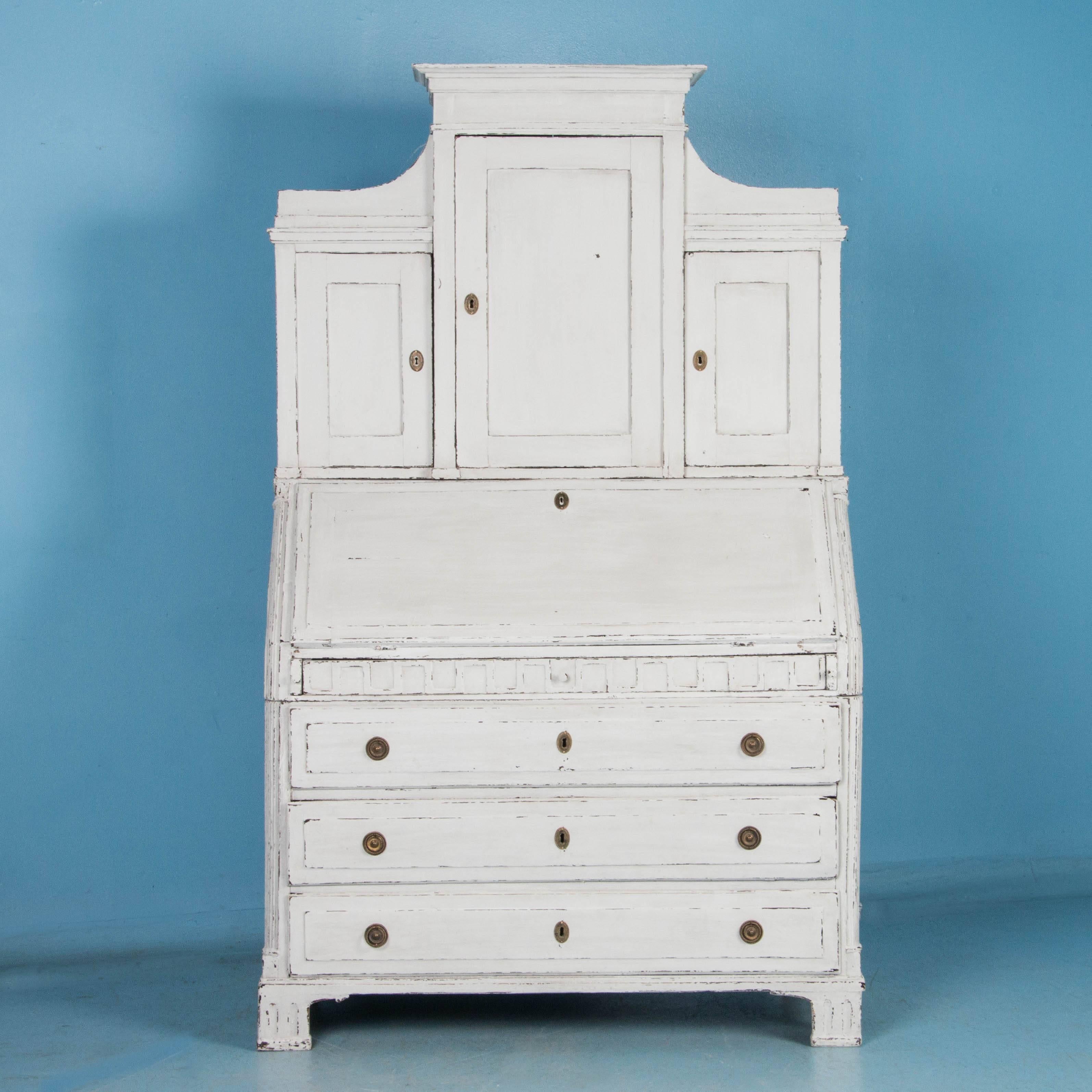 Graceful Swedish Antique Secretary with White Chalk Paint In Good Condition In Round Top, TX