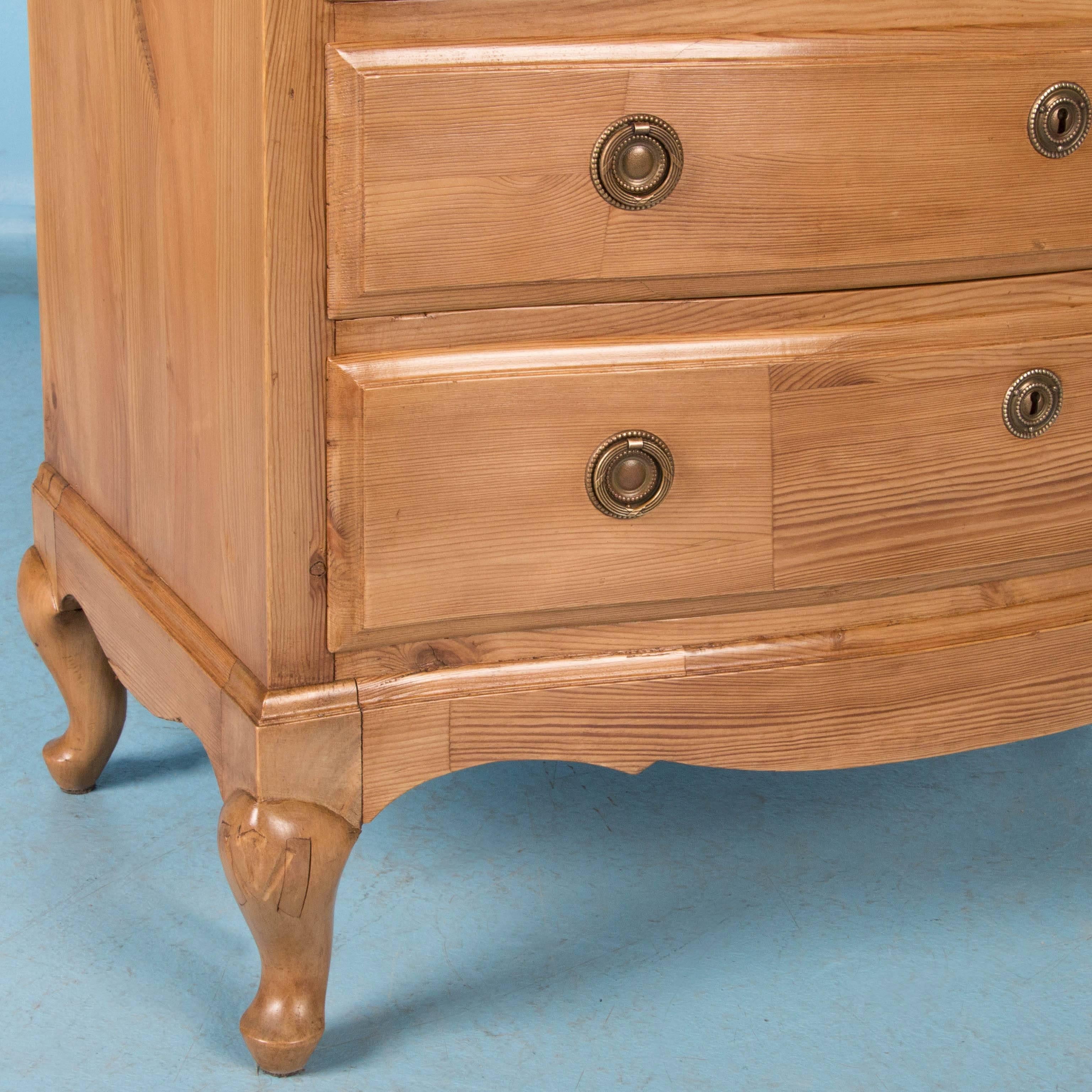 Small Antique Swedish Pine Chest of Drawers In Good Condition In Round Top, TX