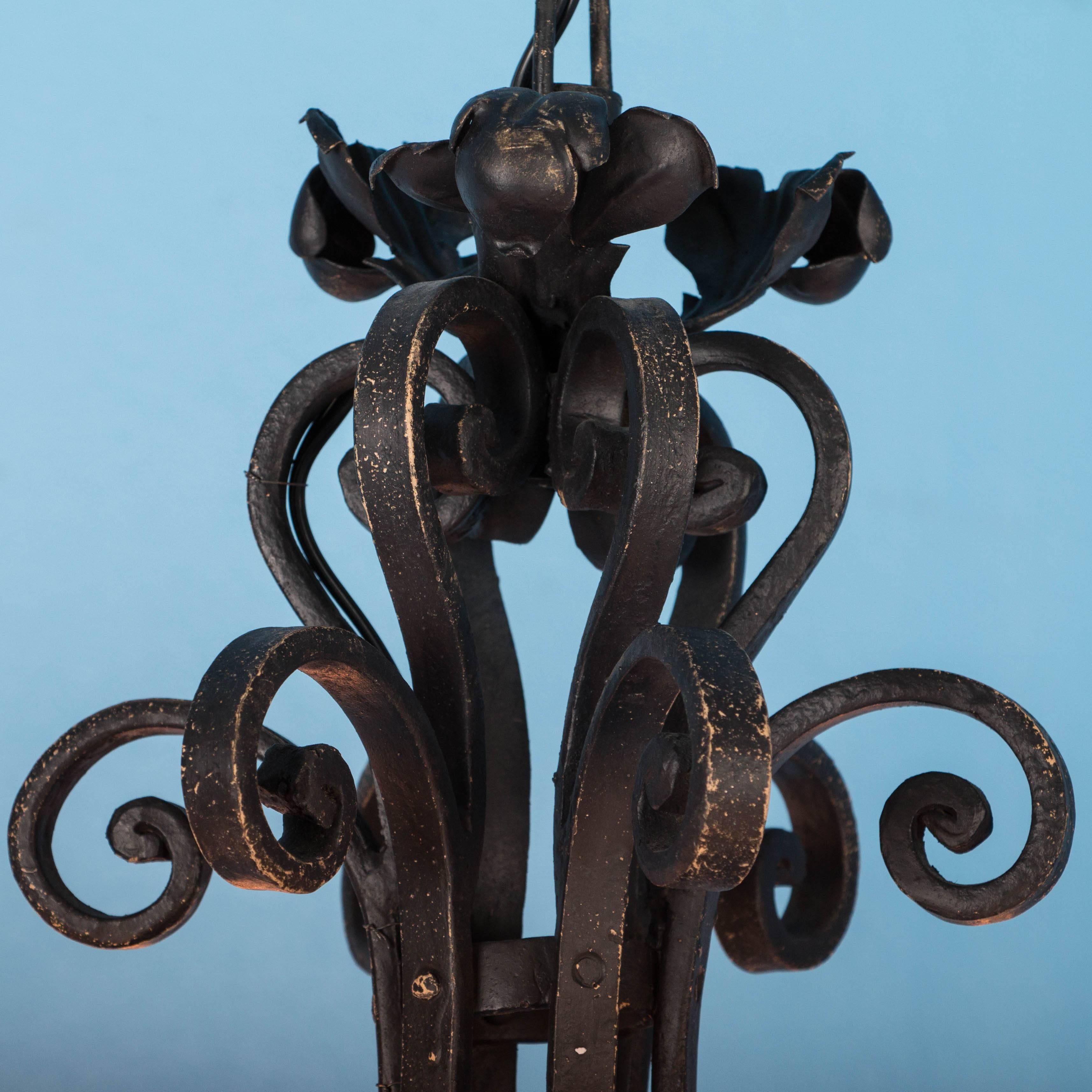 Antique French Twelve-Light Wrought Iron Chandelier In Good Condition In Round Top, TX