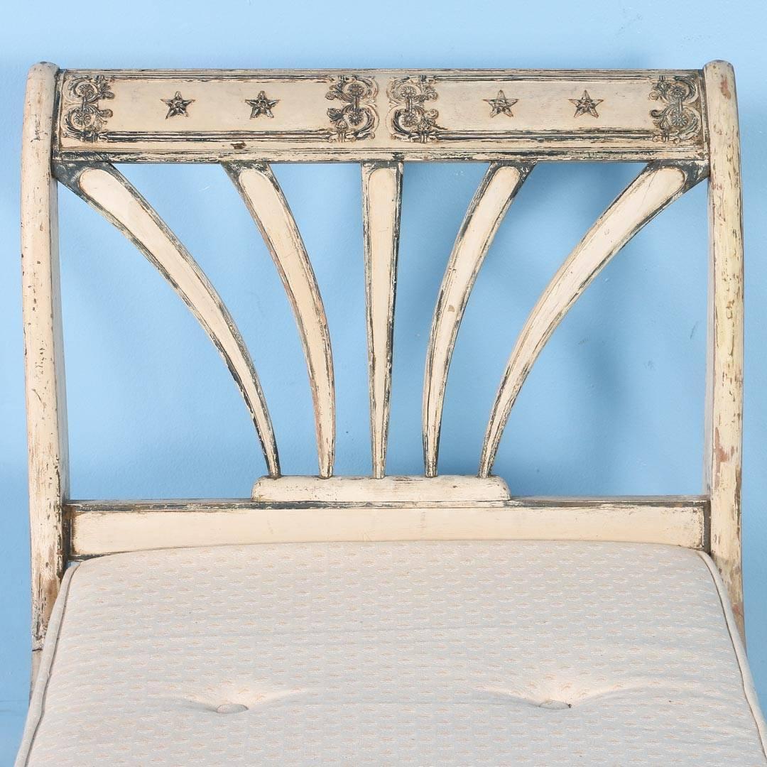 Antique Gustavian Original White Painted Settee from Sweden, circa 1840 4