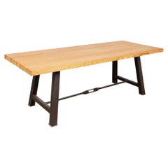 Tavolo da lavoro o da pranzo con piano in legno riciclato proveniente da una pista da bowling industriale