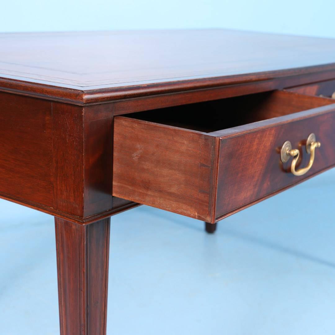 Antique English Mahogany Leather Top Desk, circa 1900 2