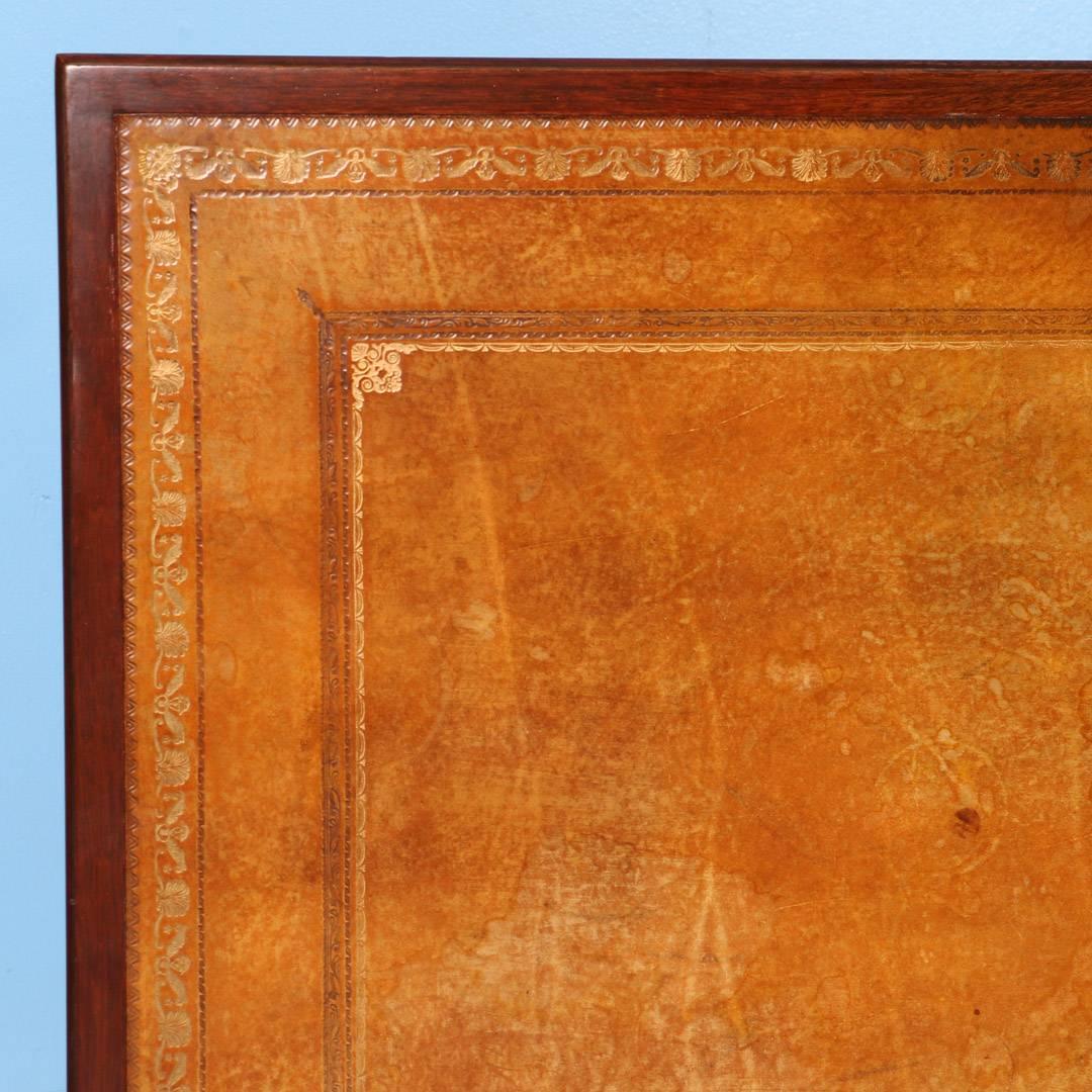 Antique English Mahogany Leather Top Desk, circa 1900 1