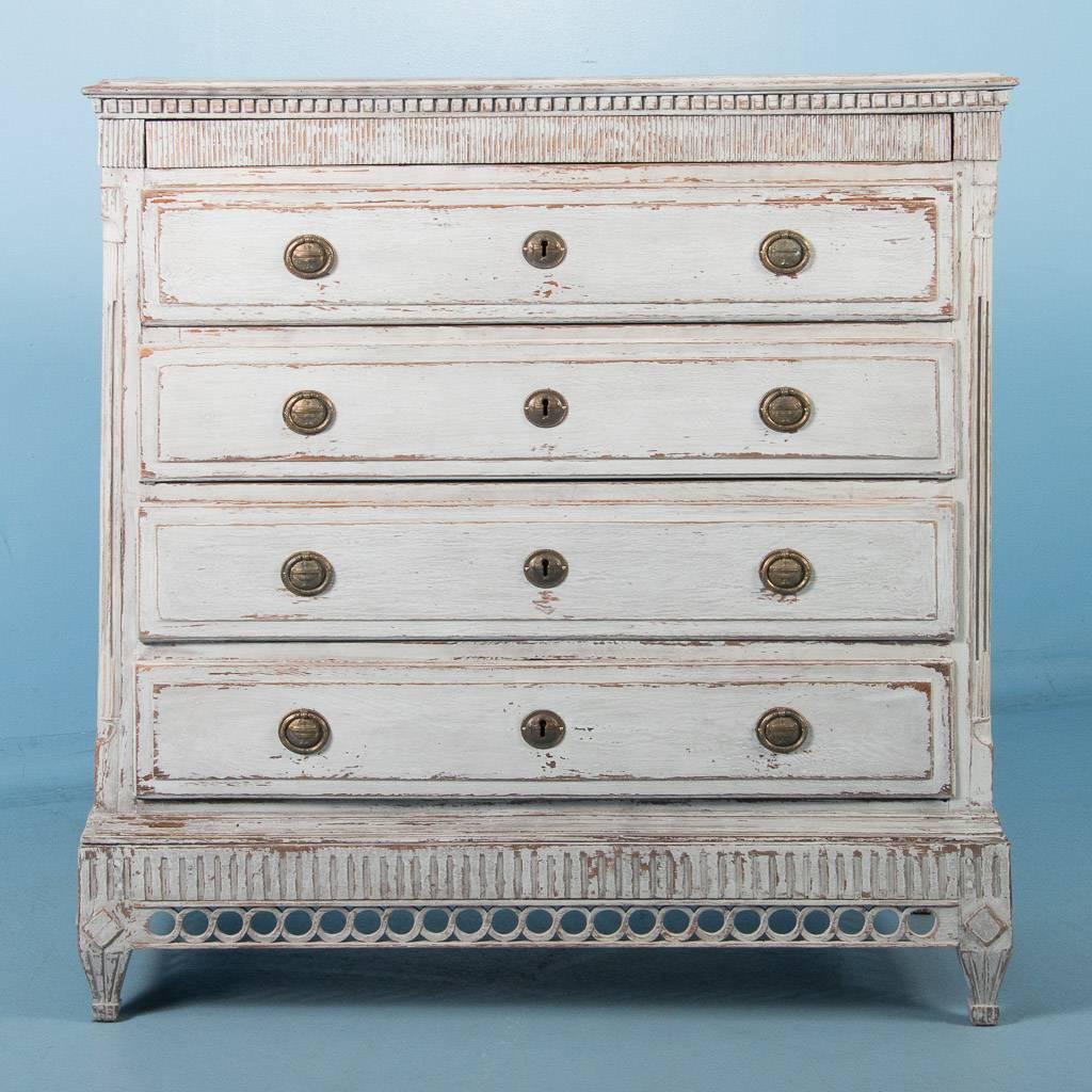 Antique 19th Century Swedish Gustavian Chest of Drawers with Gray Paint In Good Condition In Round Top, TX