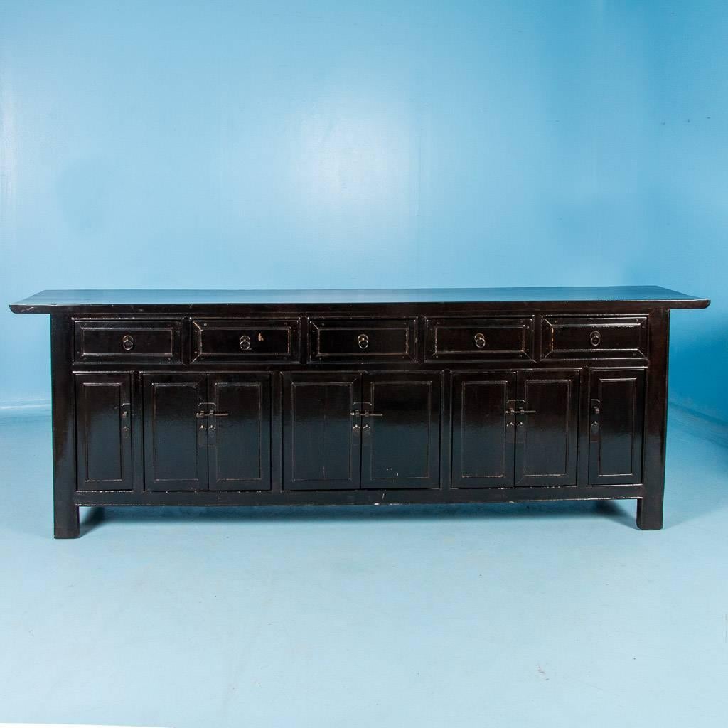 Antique 19th Century Chinese Black Lacquered Sideboard Buffet In Good Condition In Round Top, TX