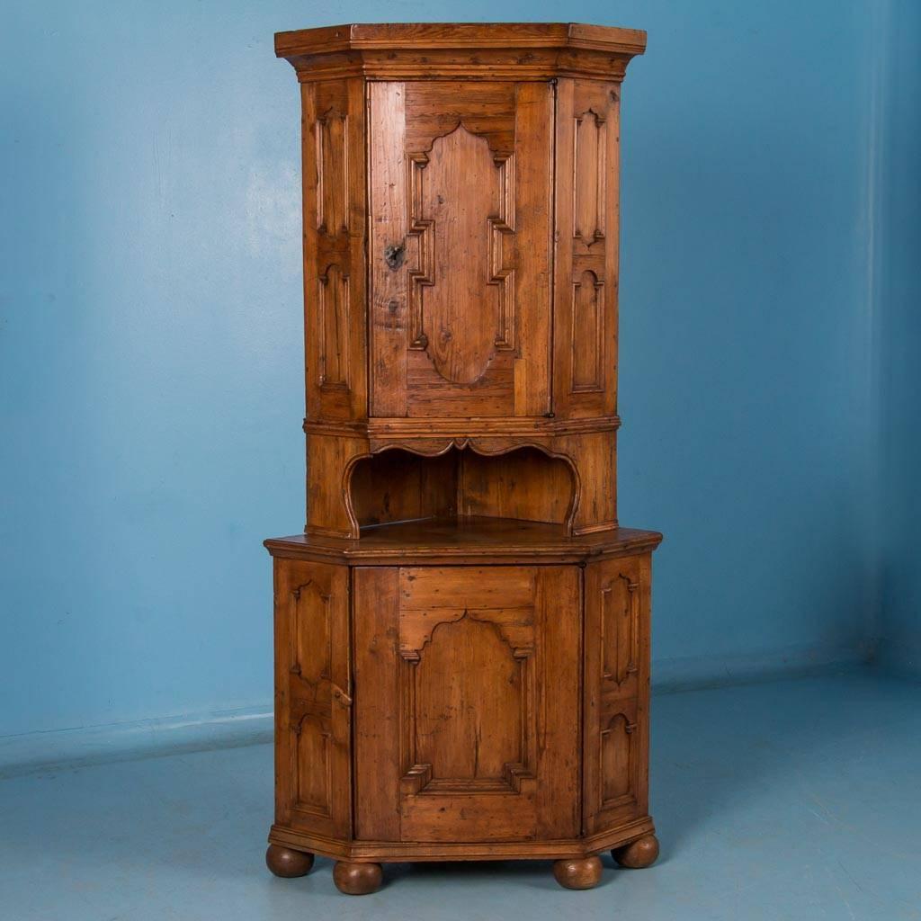 Antique 19th Century Swedish Country Pine Corner Cabinet In Good Condition In Round Top, TX