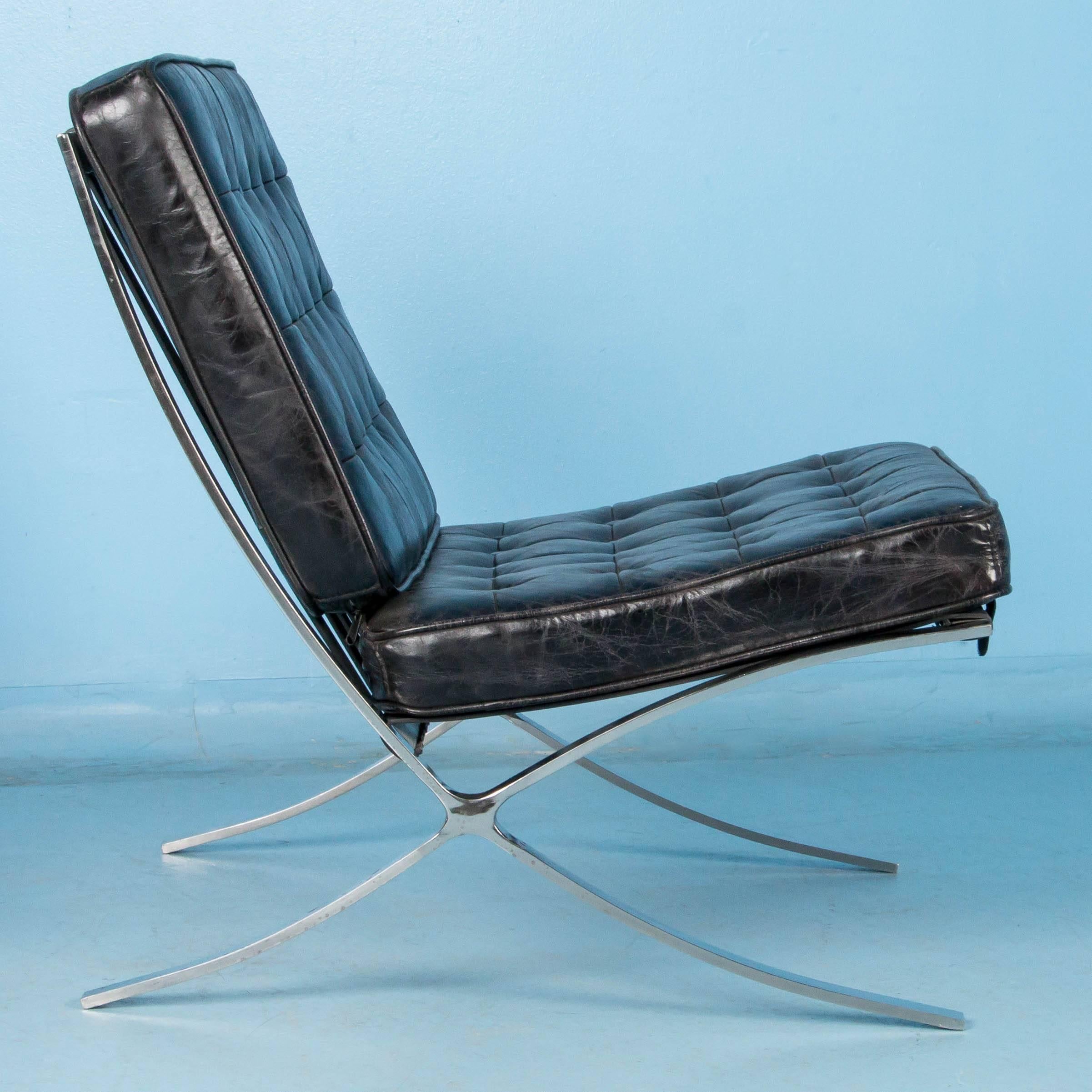 Black Leather Barcelona Style Chair with Chrome Legs In Good Condition In Round Top, TX