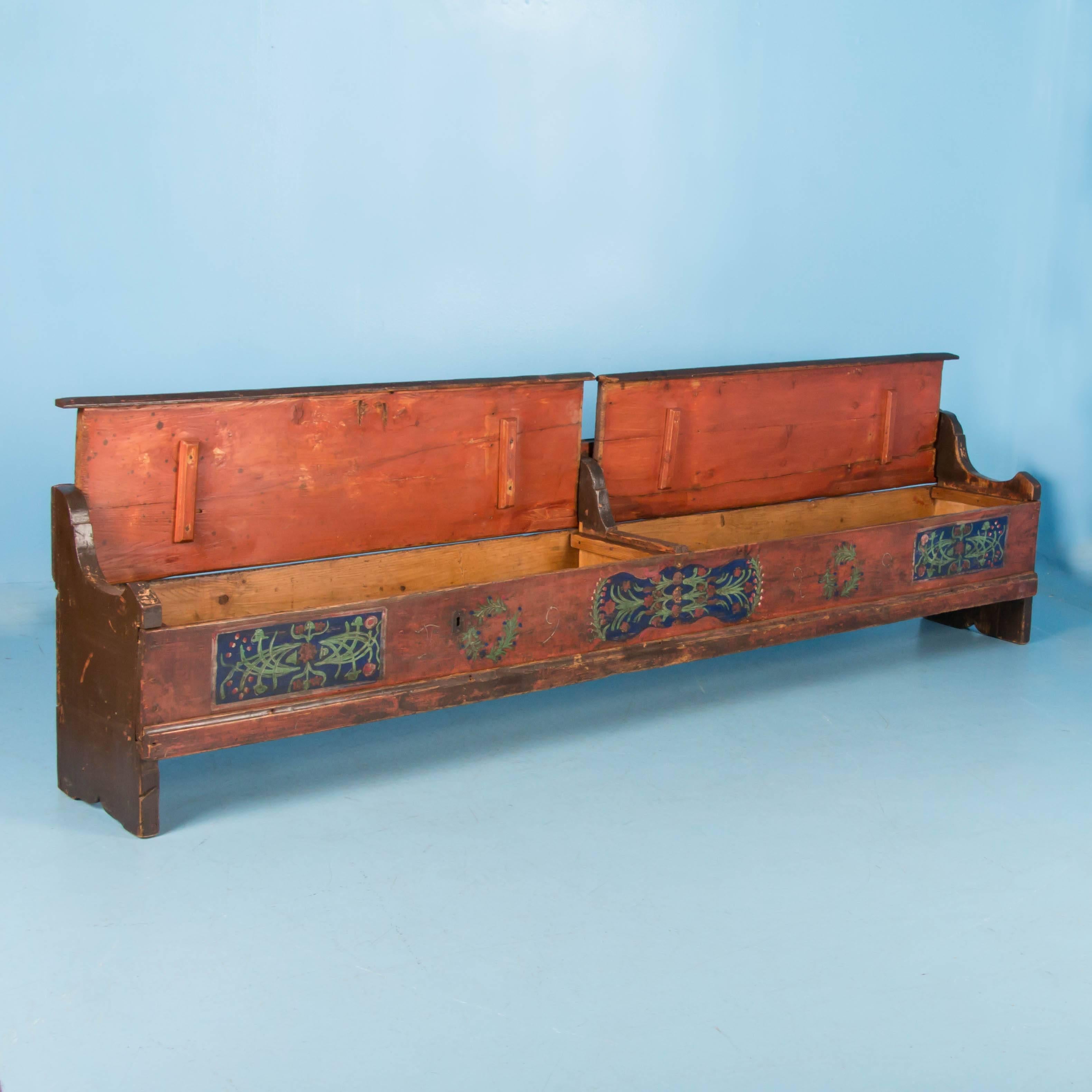 Long Early 20th Century Romanian Storage Bench with Original Folk Art Paint In Good Condition In Round Top, TX