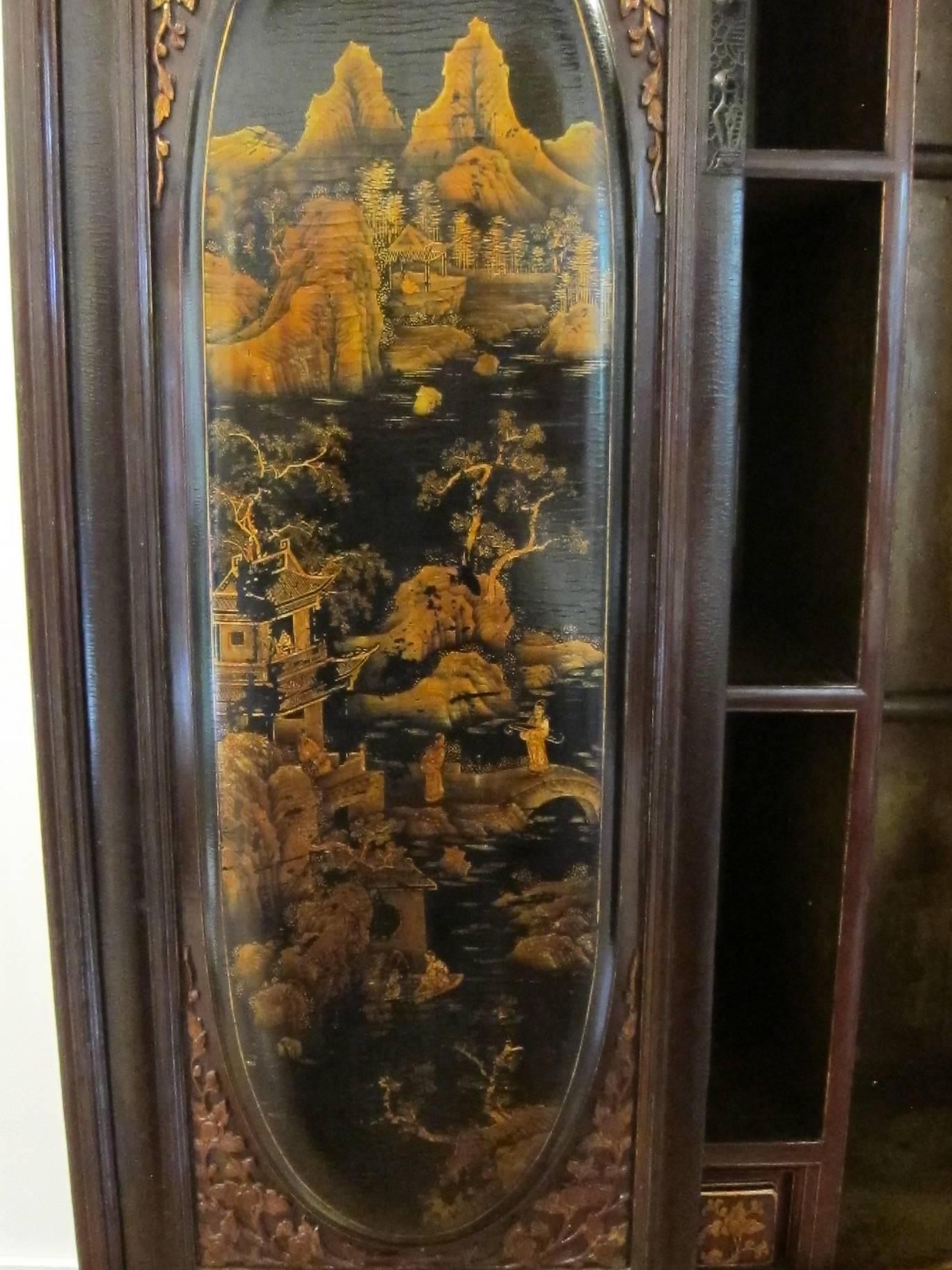 Fin du XIXe siècle Cabinet peint en doré du 19ème siècle en vente
