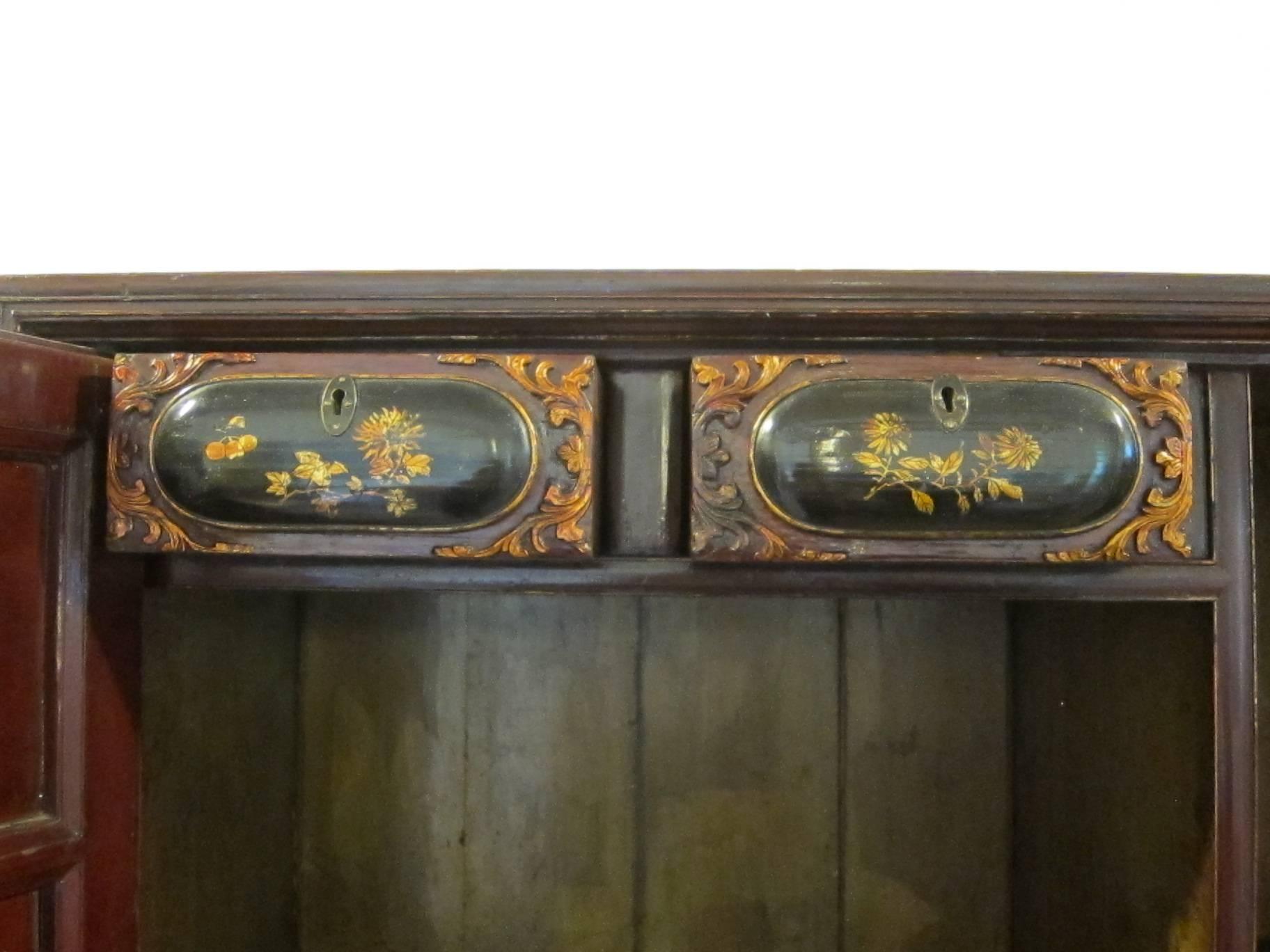 Chinese 19th Century Gilt Painted Cabinet For Sale