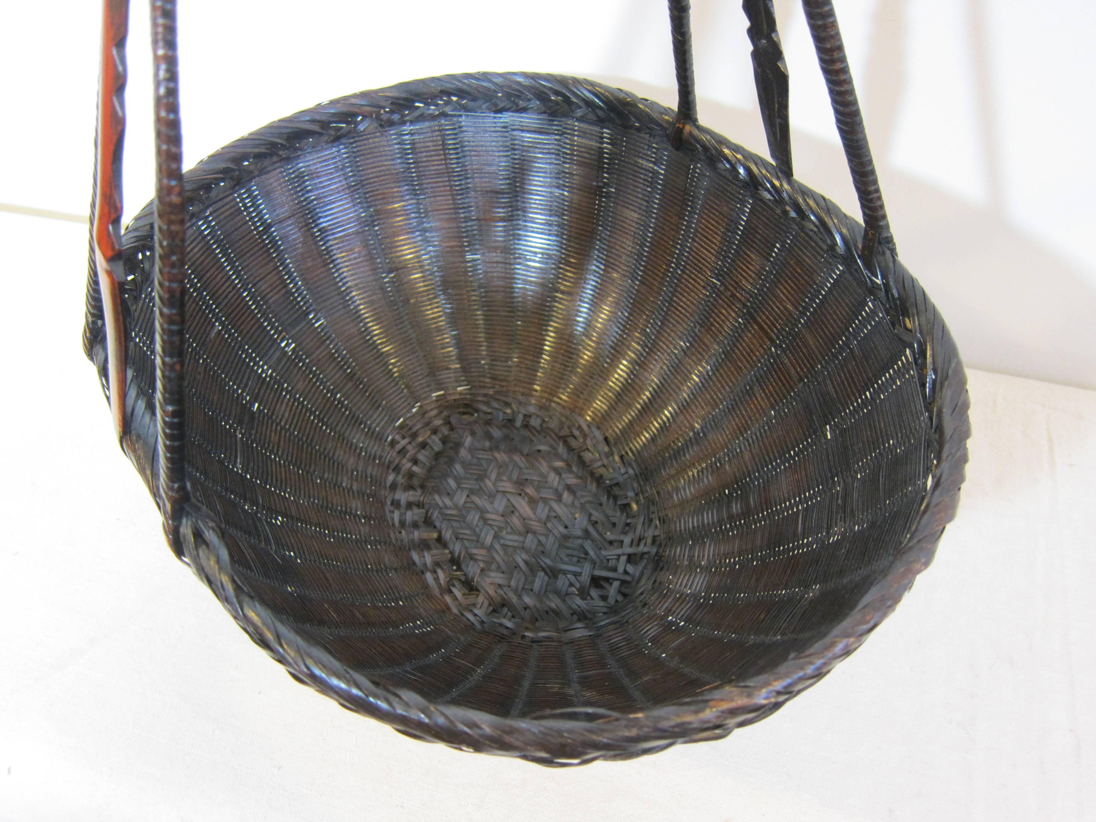 Antiker gewebter Korb aus dem 19. Jahrhundert im Zustand „Gut“ im Angebot in New York, NY