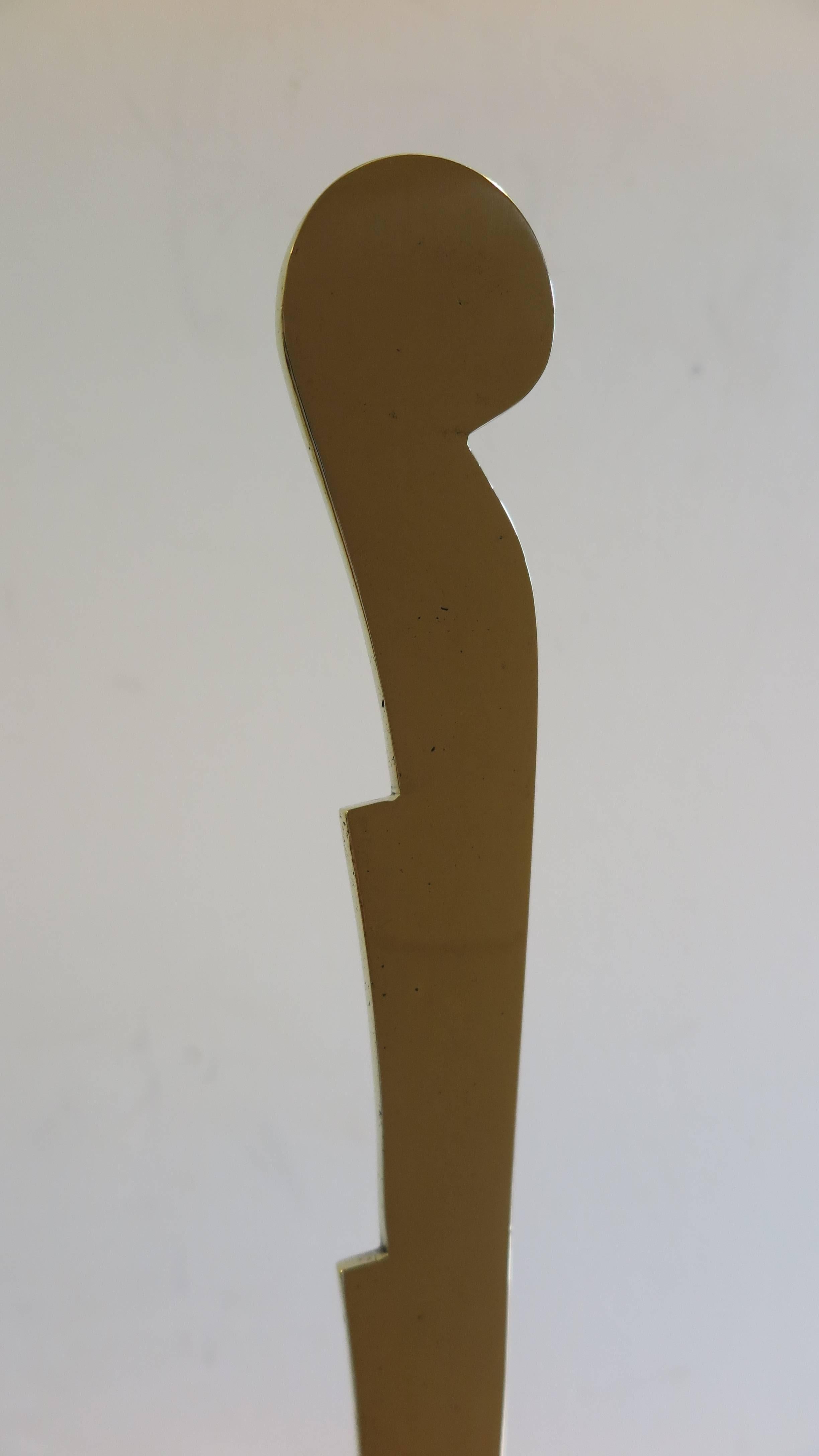 Mid-Century moderno Piatto scultura in ottone di metà secolo in vendita