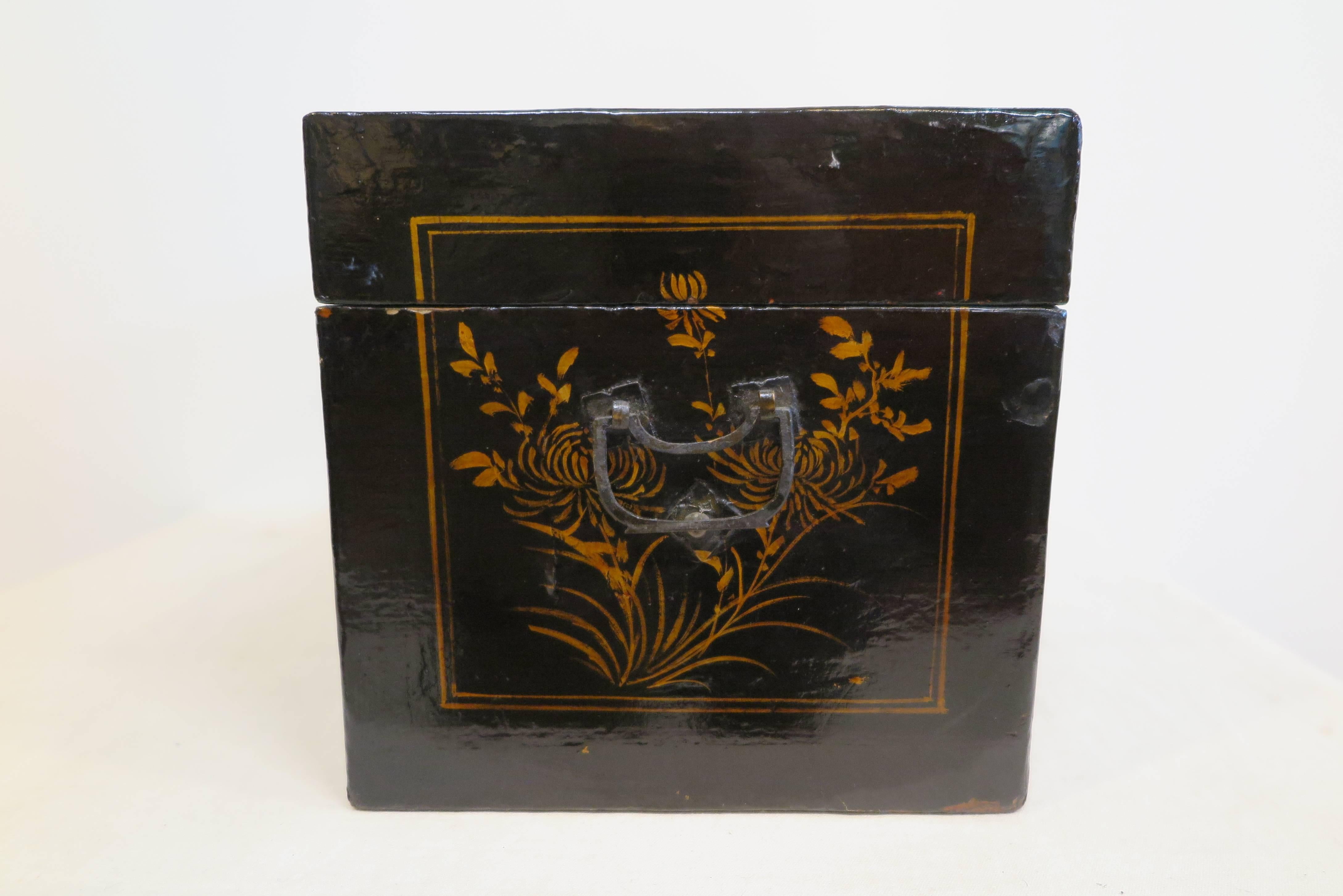 Chinoiserie Gilt Painted Box In Good Condition In New York, NY