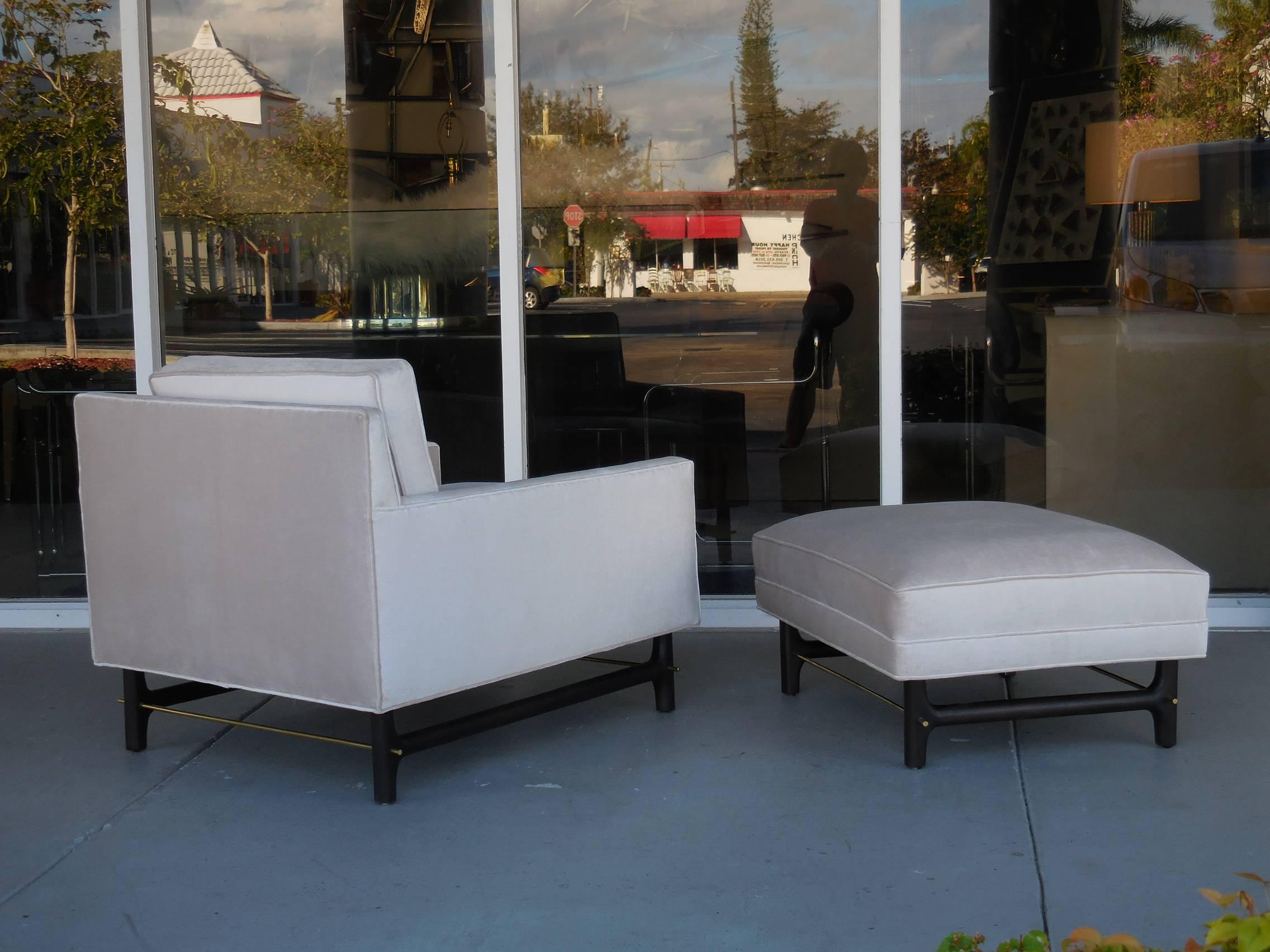 Mid-Century Lounge Chair and Ottoman with Sculptural Bases In Excellent Condition In Miami, FL