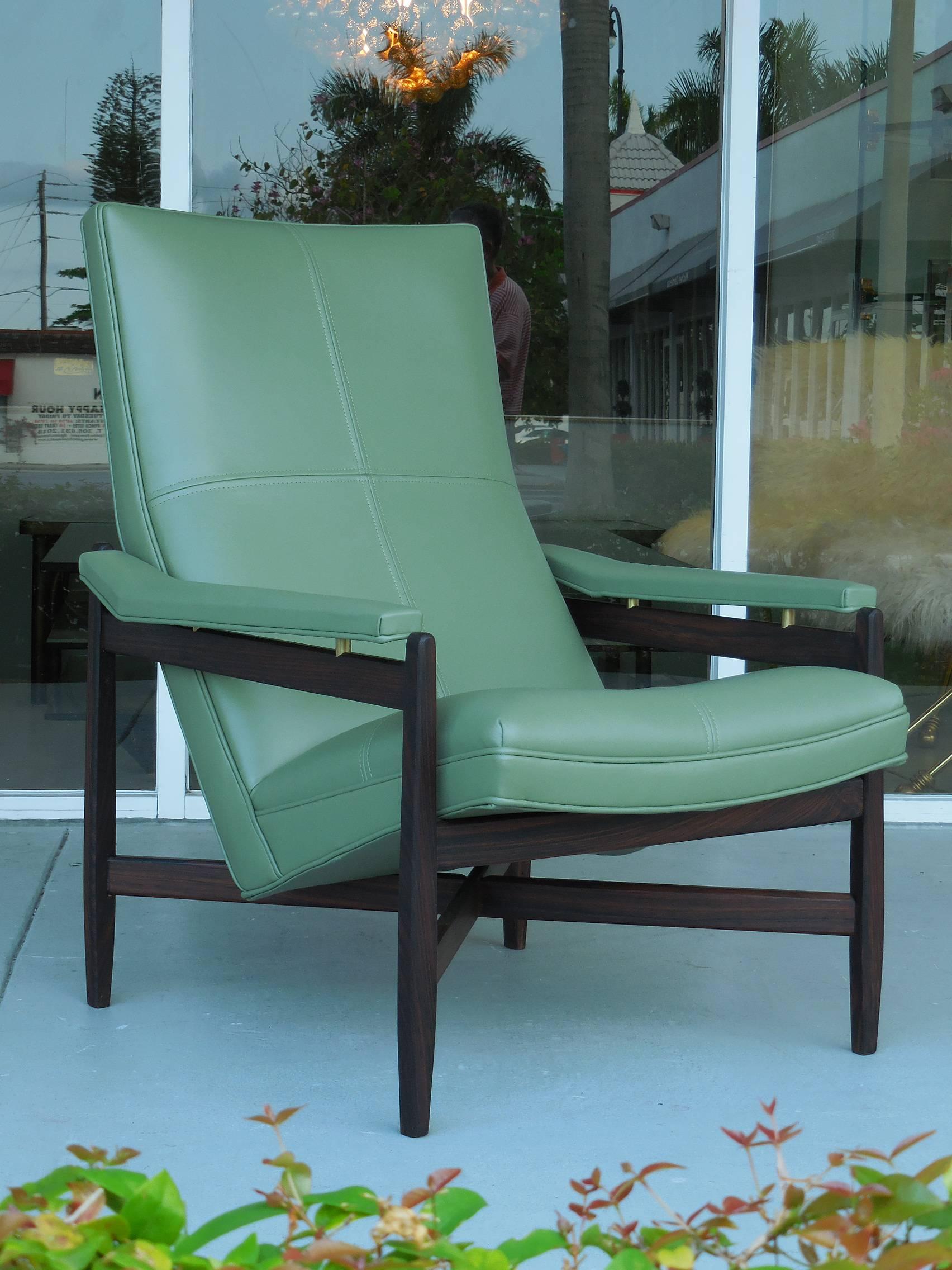 Pair of Midcentury Italian Rosewood Lounge Chairs 4