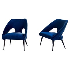Paire de fauteuils de salon italiens du milieu du siècle, avec dossier arqué ajouré